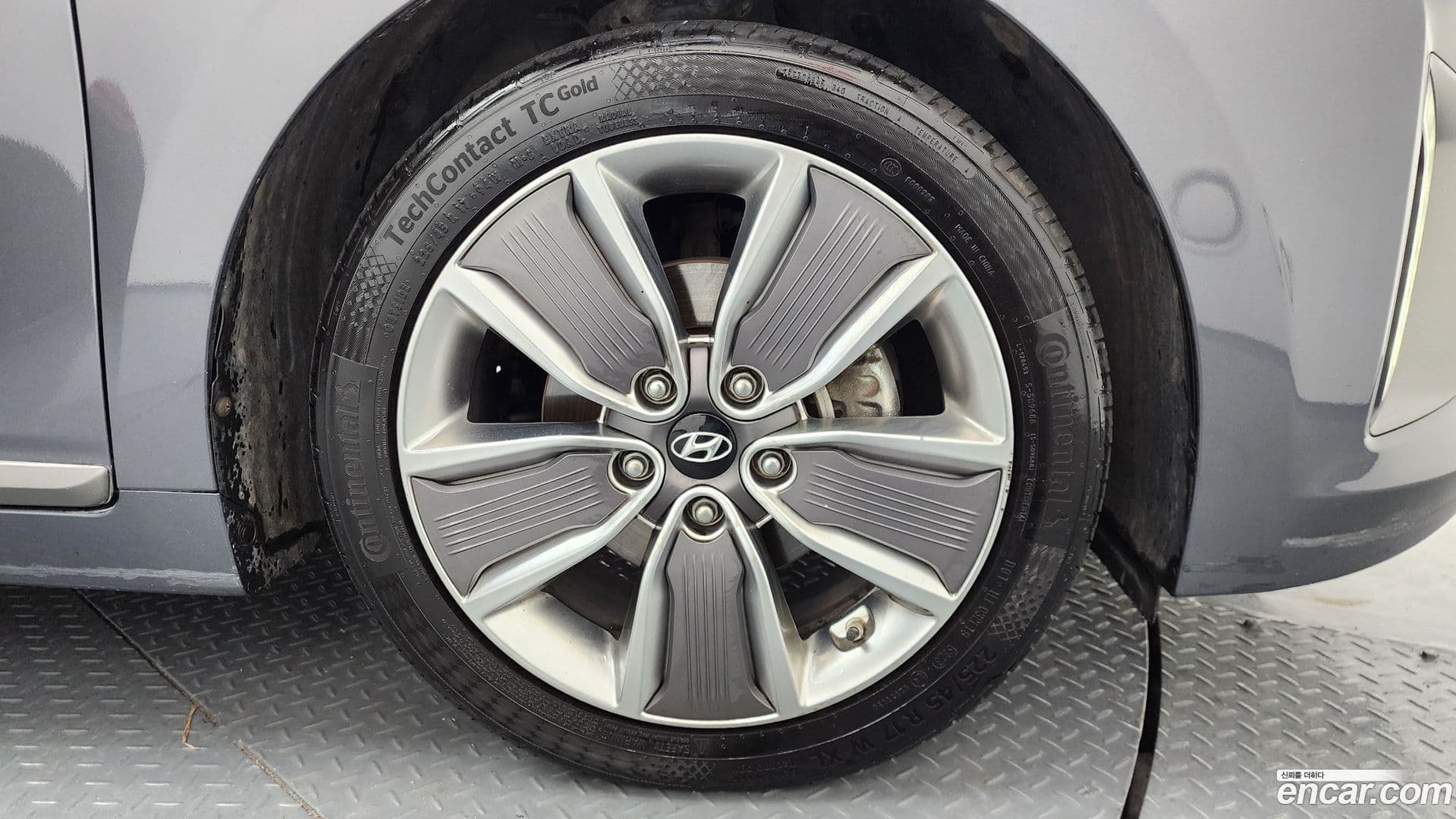 Main__Slider__Photo:Ioniq Hyundai 2016.4-4