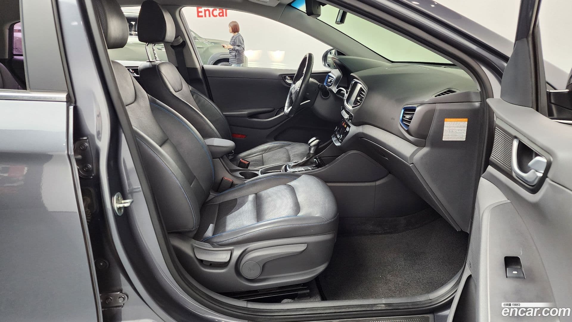 Main__Slider__Photo:Ioniq Hyundai 2016.4-10