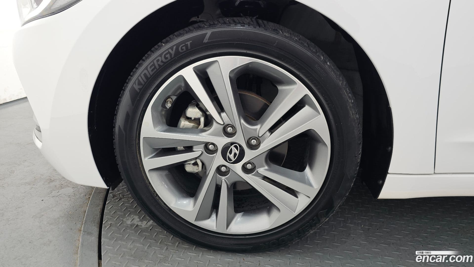 Main__Slider__Photo:AVANTE Hyundai 2016.5-4