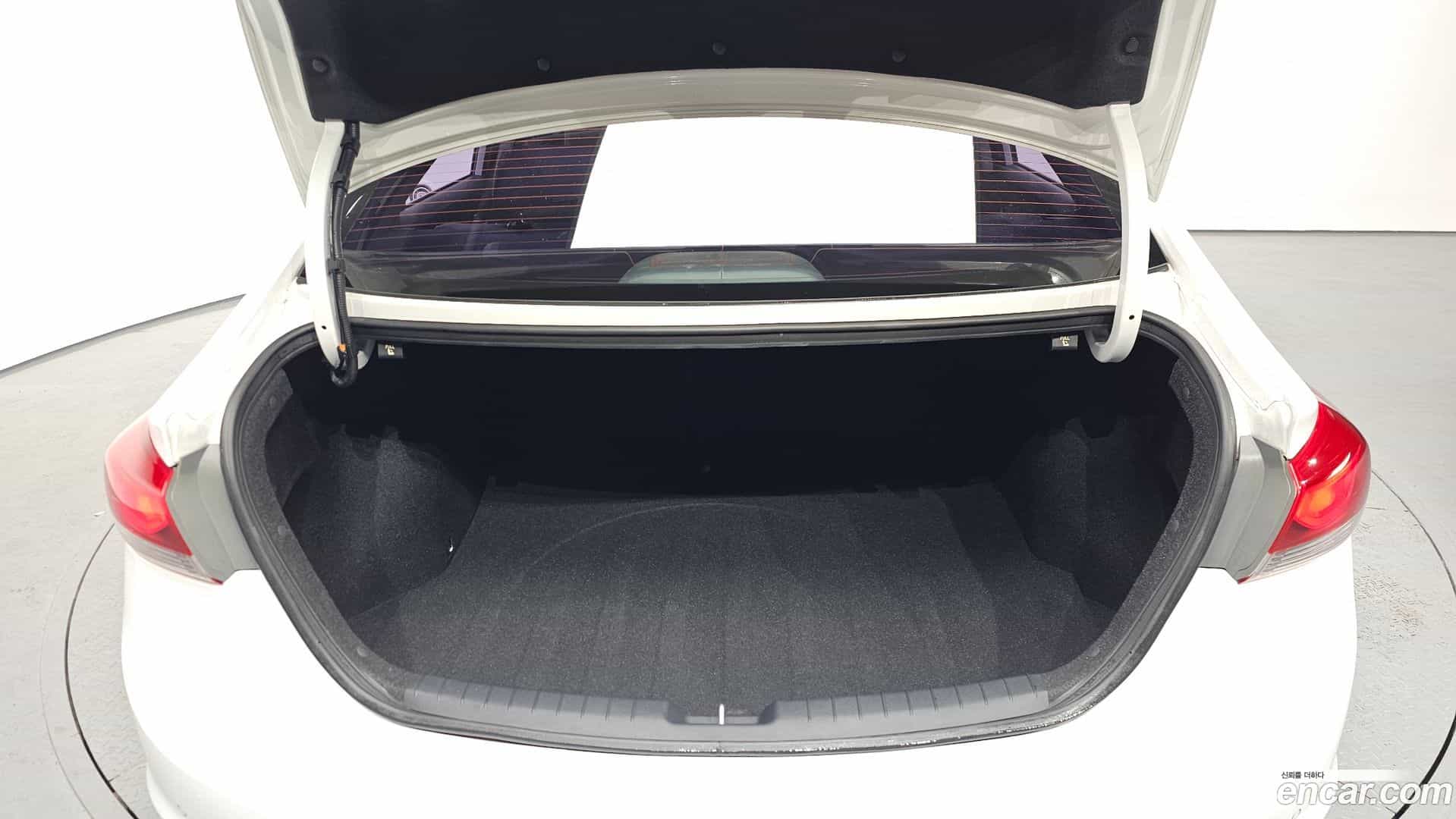 AVANTE Hyundai 2016.5-OPTION-024