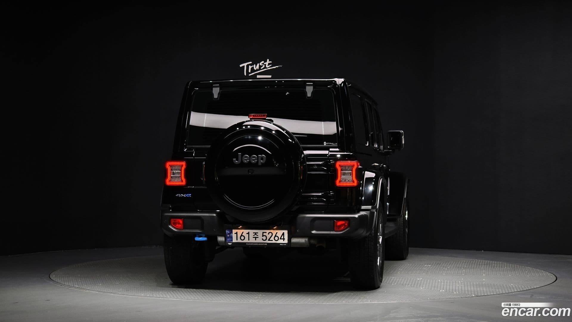 Main__Slider__Photo:Wrangler Jeep 2022.11-3