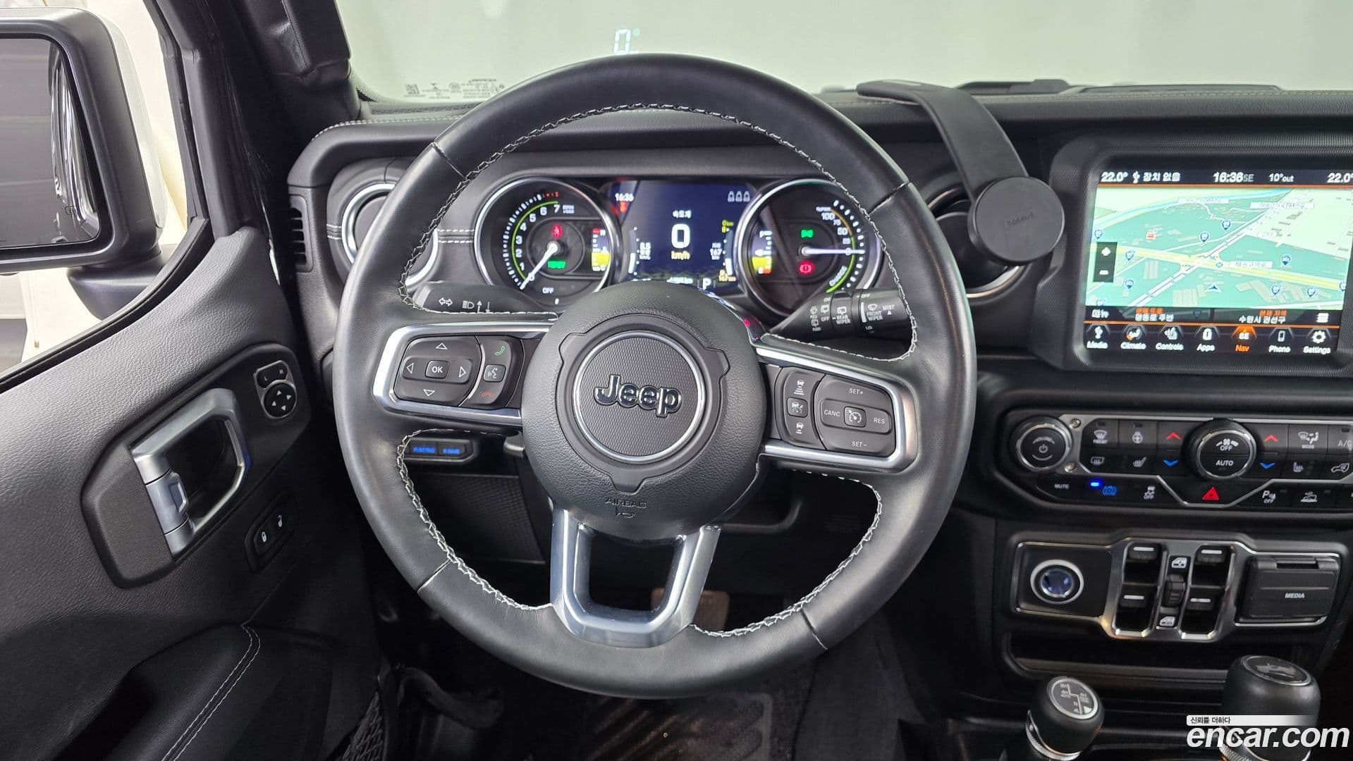 Main__Slider__Photo:Wrangler Jeep 2022.11-12