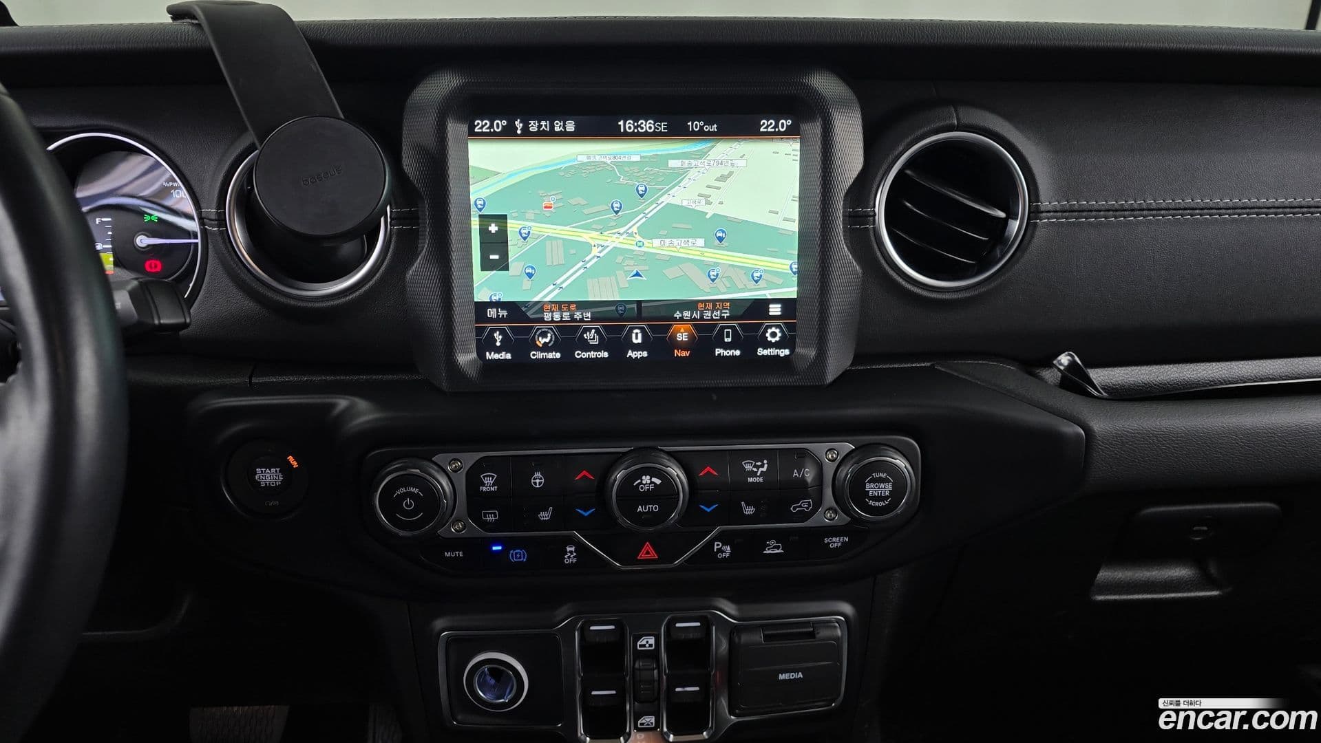 Main__Slider__Photo:Wrangler Jeep 2022.11-13