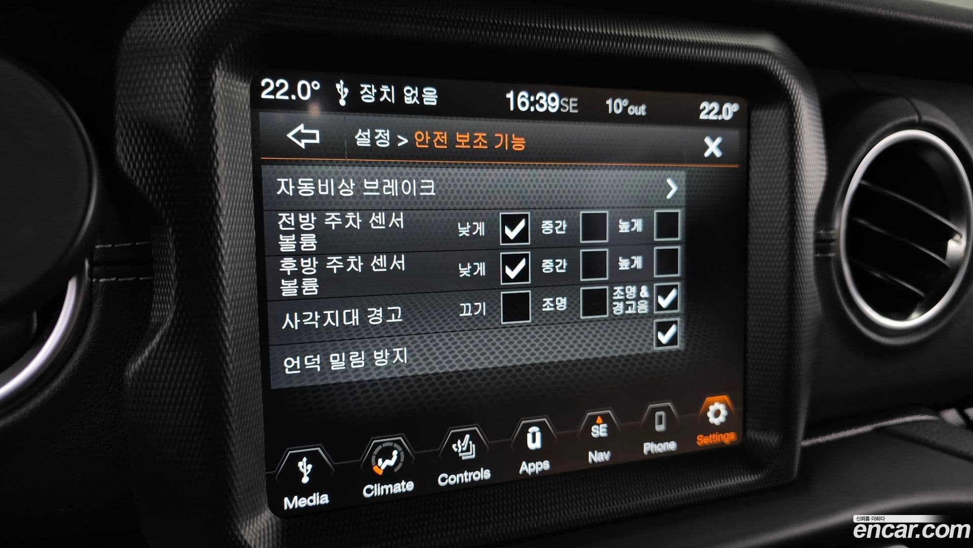 Main__Slider__Photo:Wrangler Jeep 2022.11-15