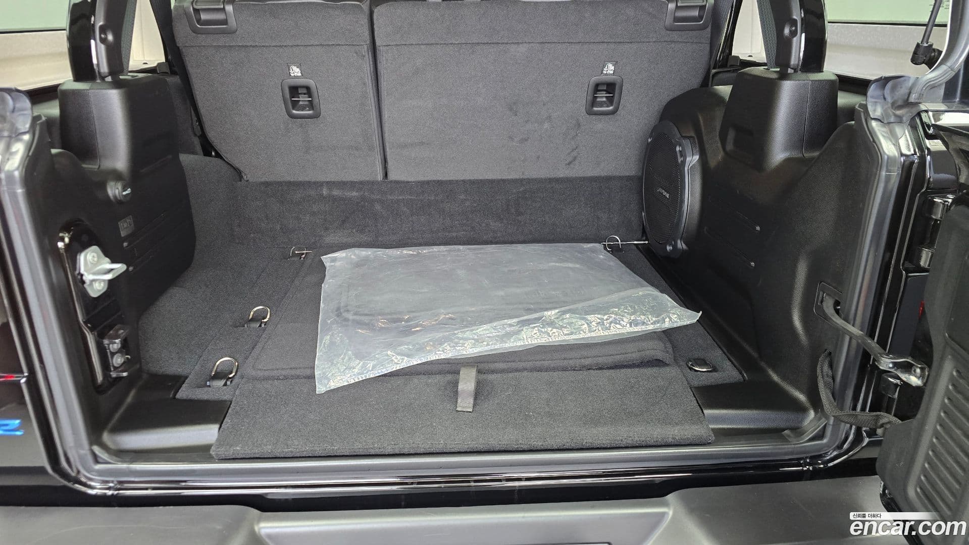 Main__Slider__Photo:Wrangler Jeep 2022.11-19