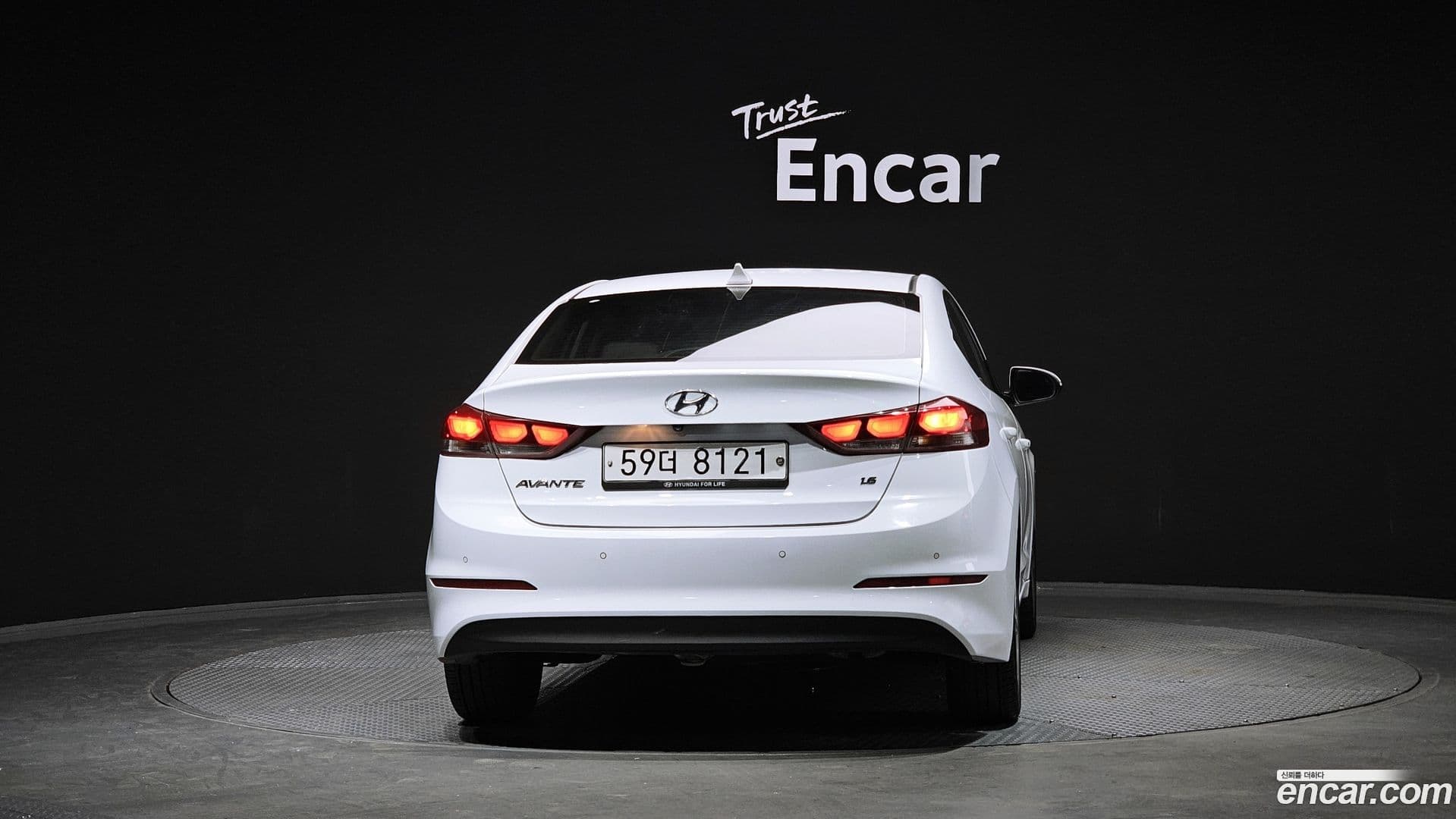 Main__Slider__Photo:AVANTE Hyundai 2018.1-3