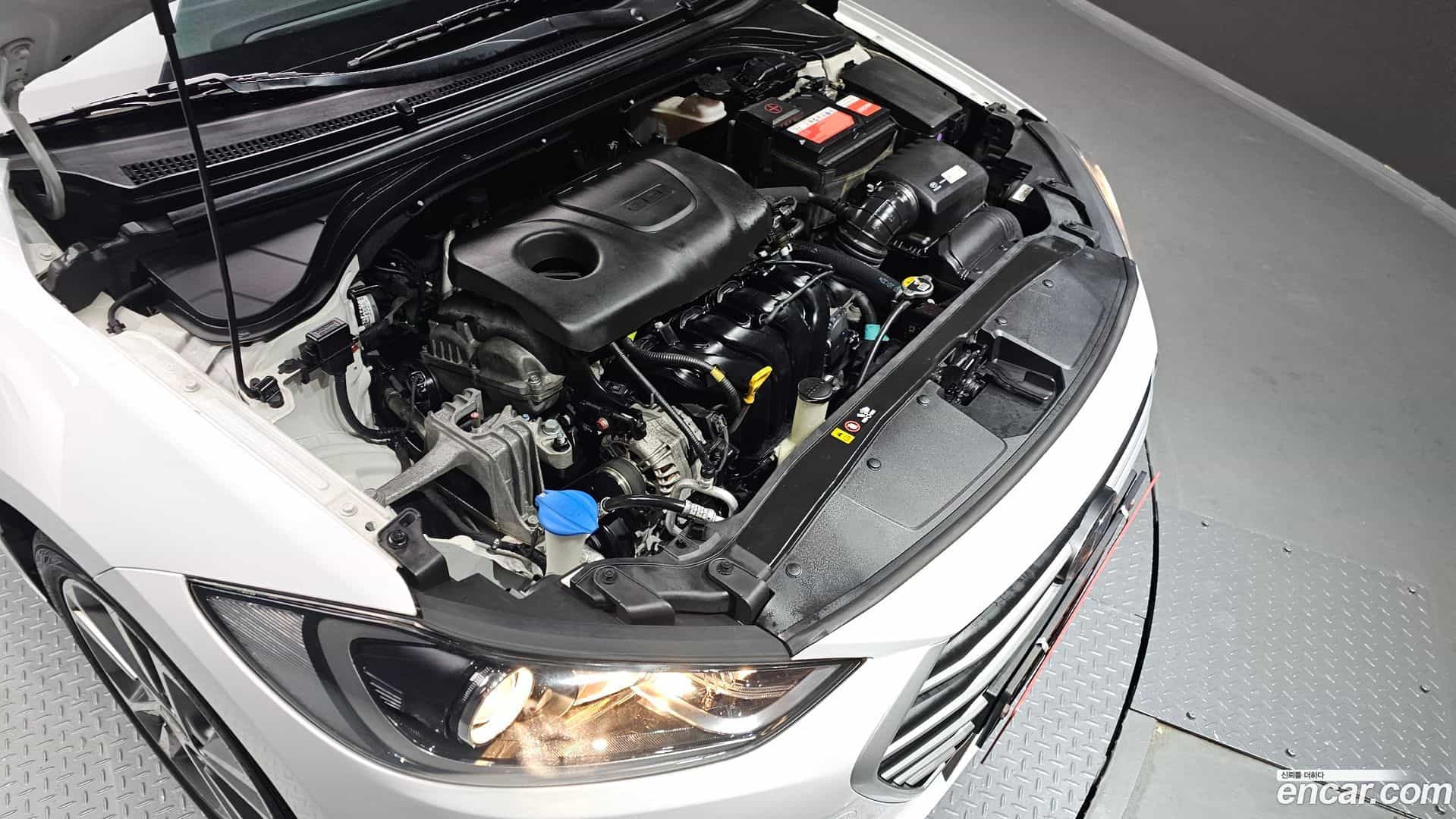 AVANTE Hyundai 2018.1-INNER-006