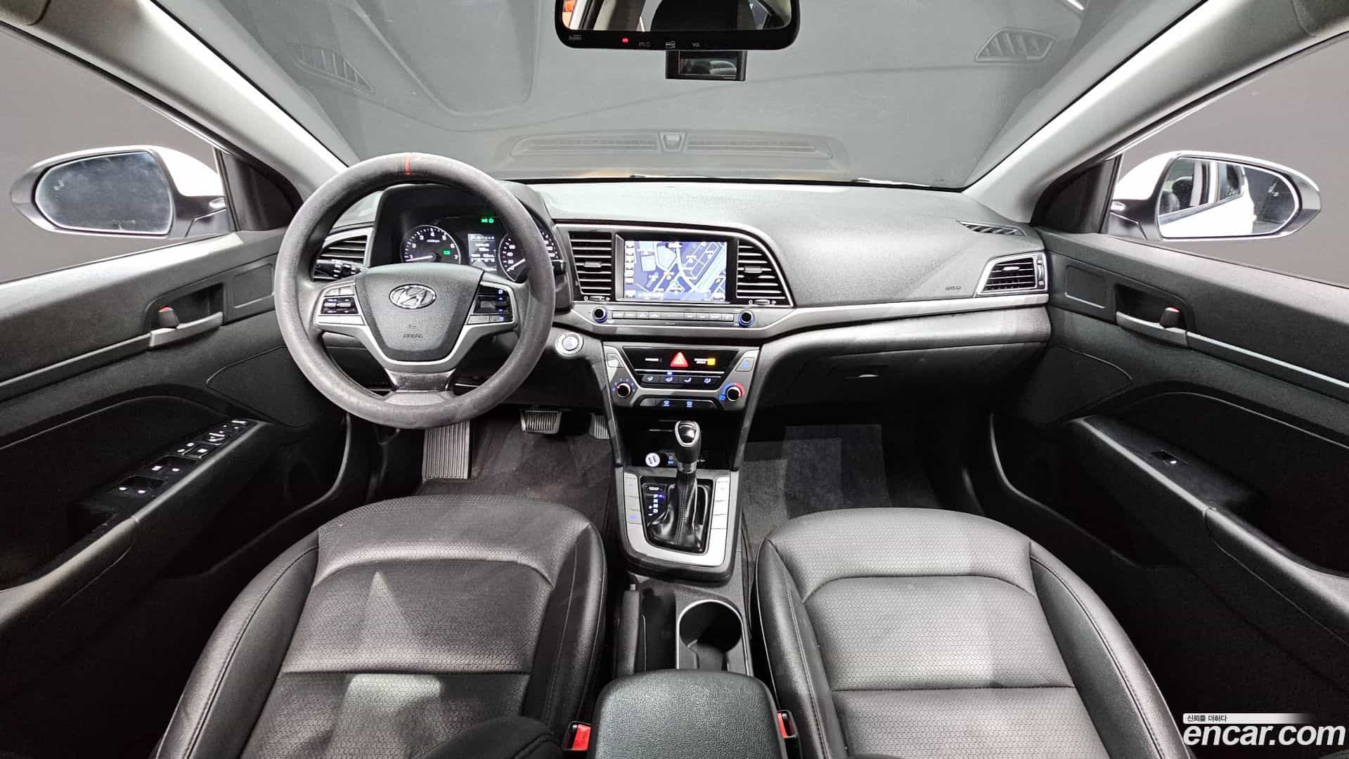 AVANTE Hyundai 2018.1-INNER-007