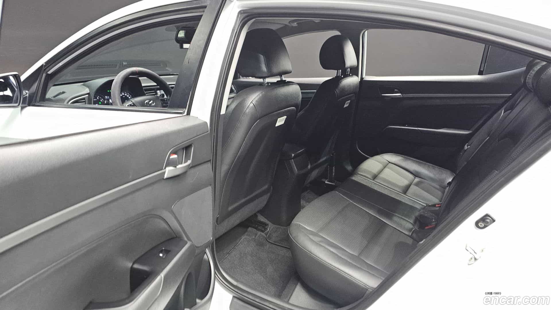 AVANTE Hyundai 2018.1-OPTION-016