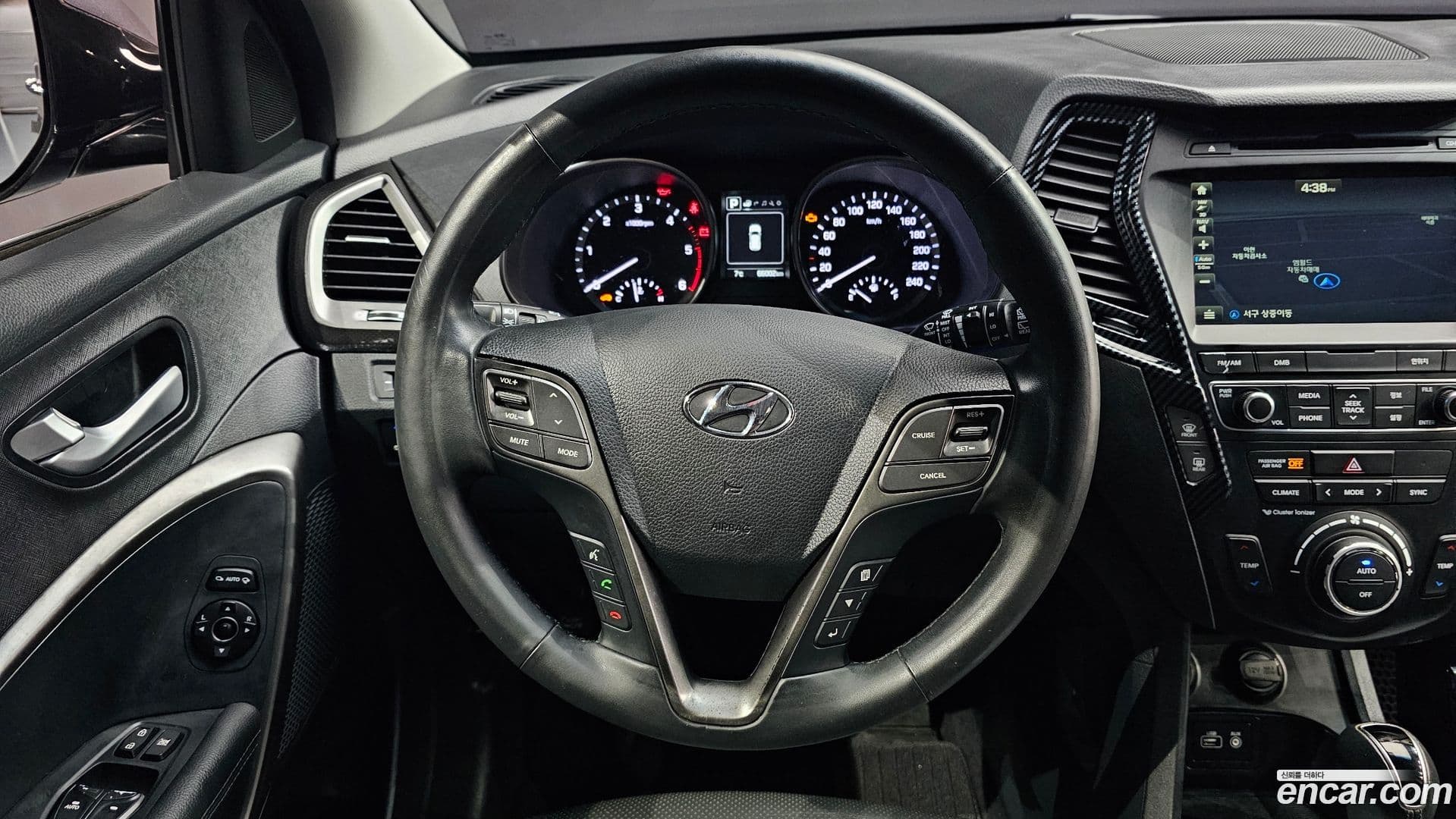 Main__Slider__Photo:Santafe Hyundai 2015.9-8