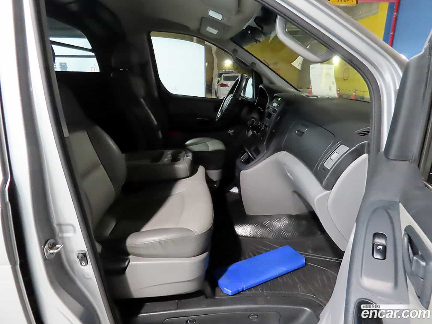 Starex Hyundai 2011.11-INNER-009