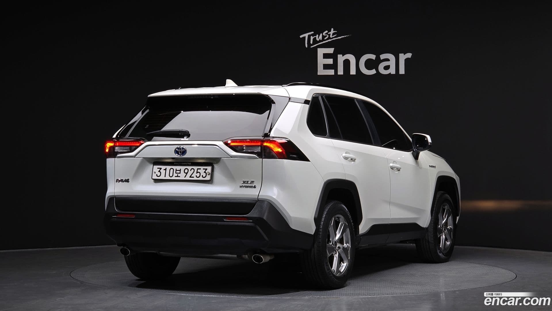 Main__Slider__Photo:RAV4 Toyota 2021.3-1