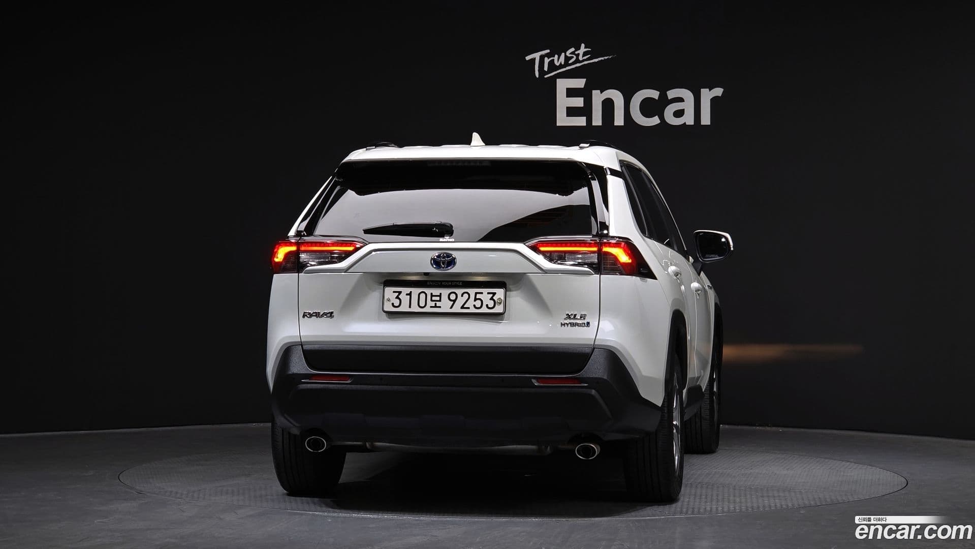 Main__Slider__Photo:RAV4 Toyota 2021.3-3