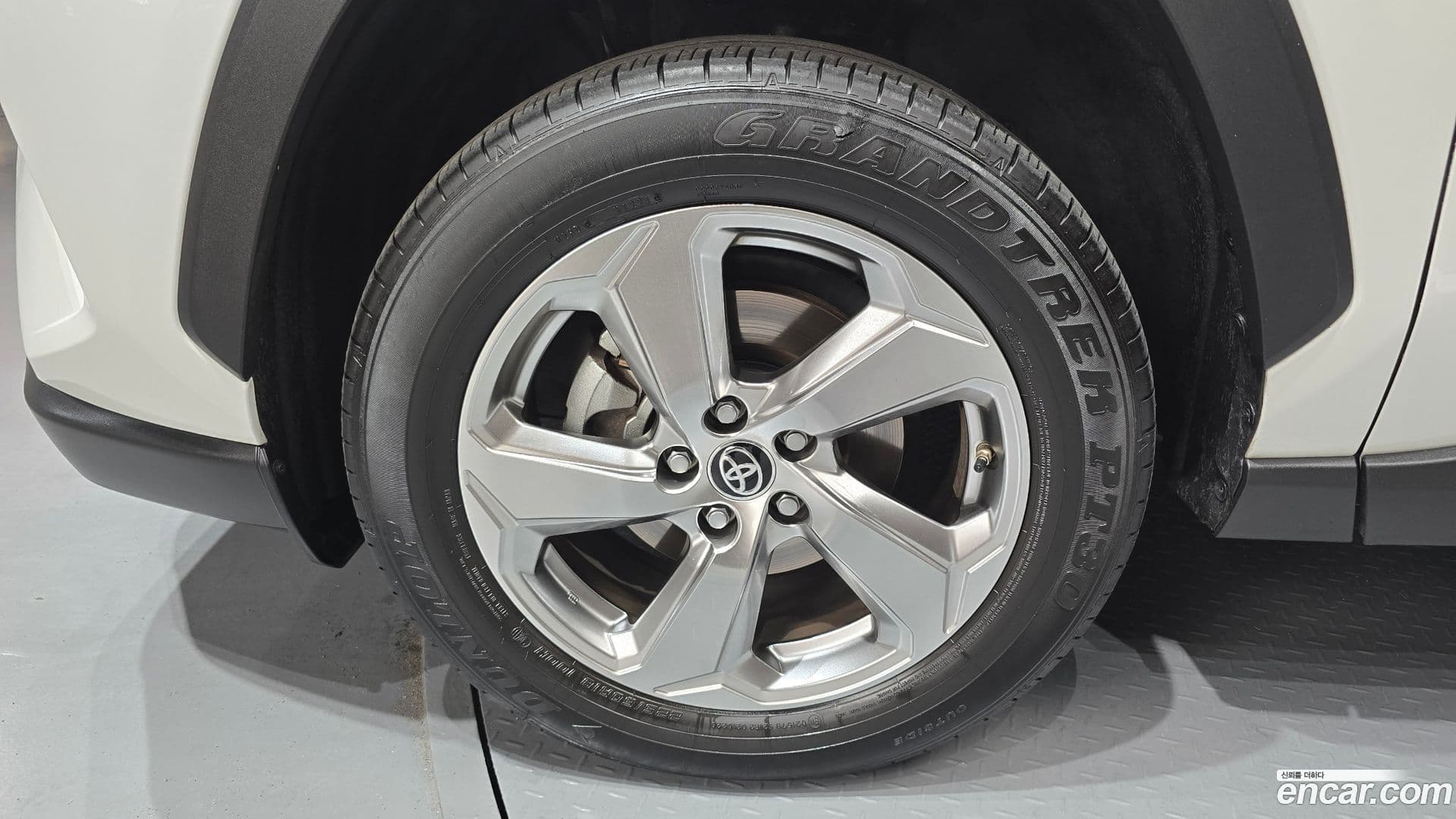 Main__Slider__Photo:RAV4 Toyota 2021.3-4