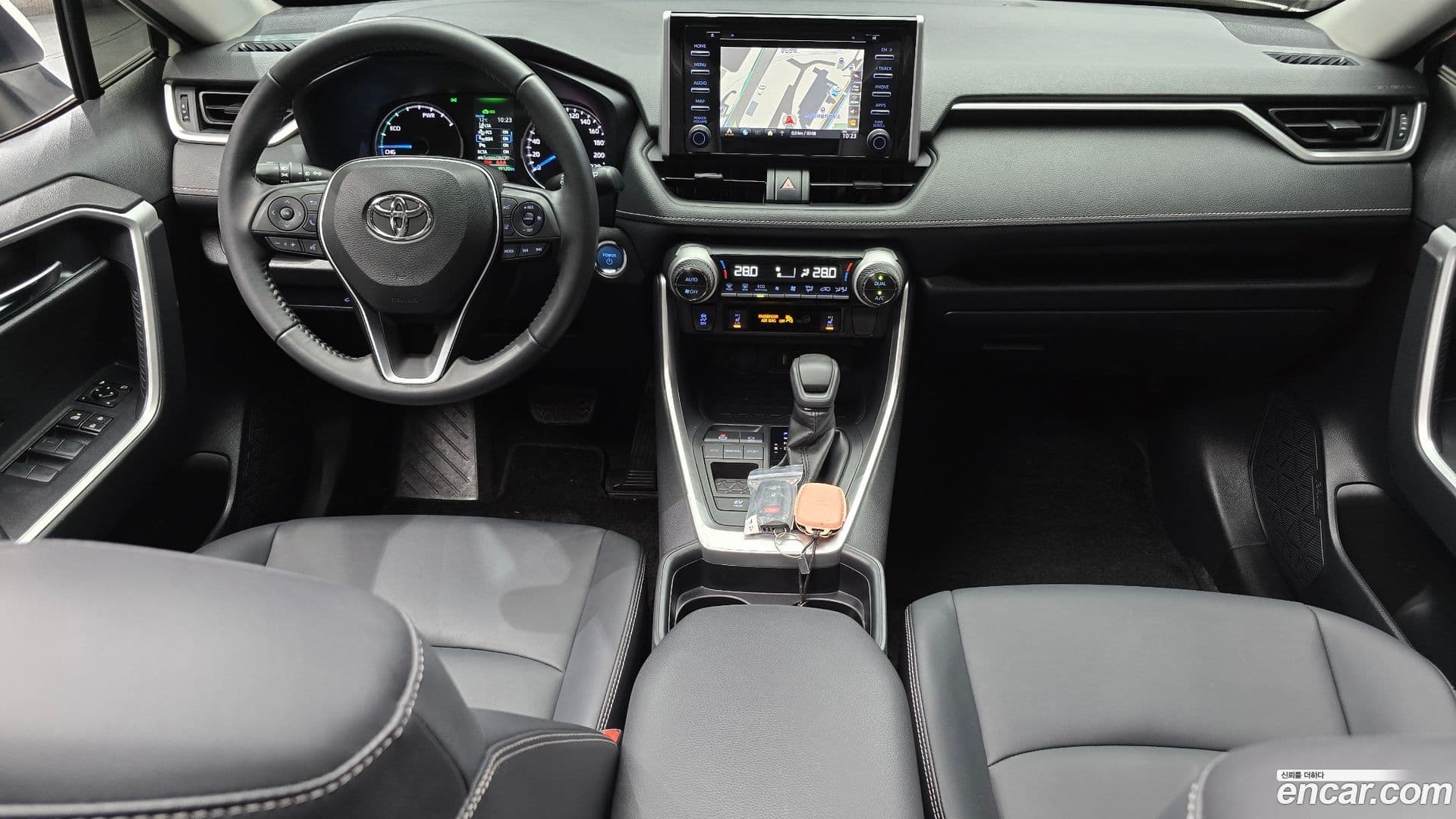 Main__Slider__Photo:RAV4 Toyota 2021.3-6