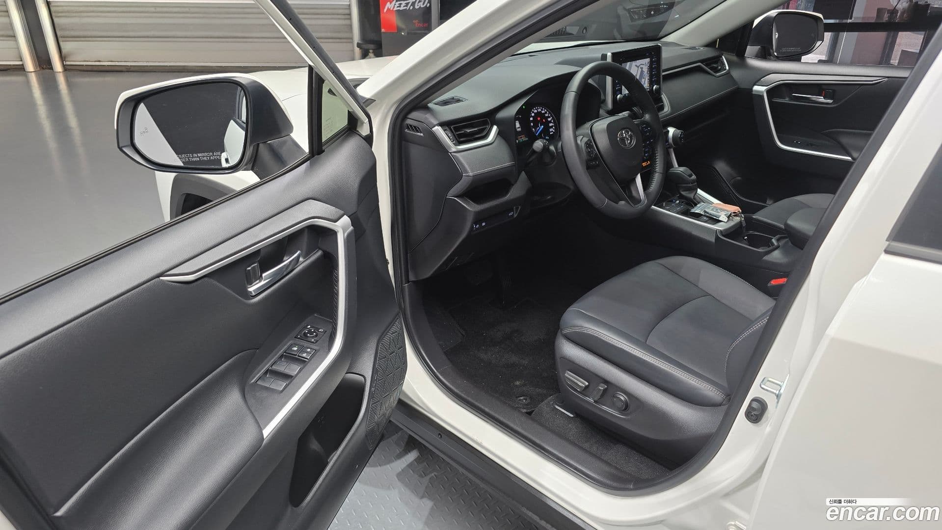 Main__Slider__Photo:RAV4 Toyota 2021.3-10