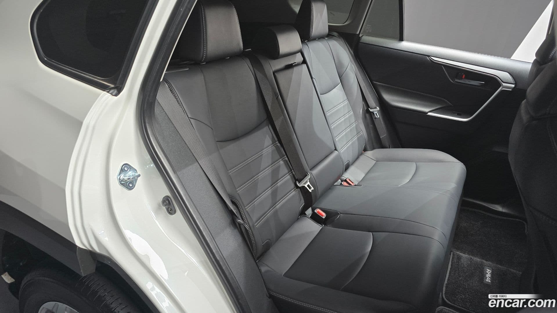 Main__Slider__Photo:RAV4 Toyota 2021.3-11