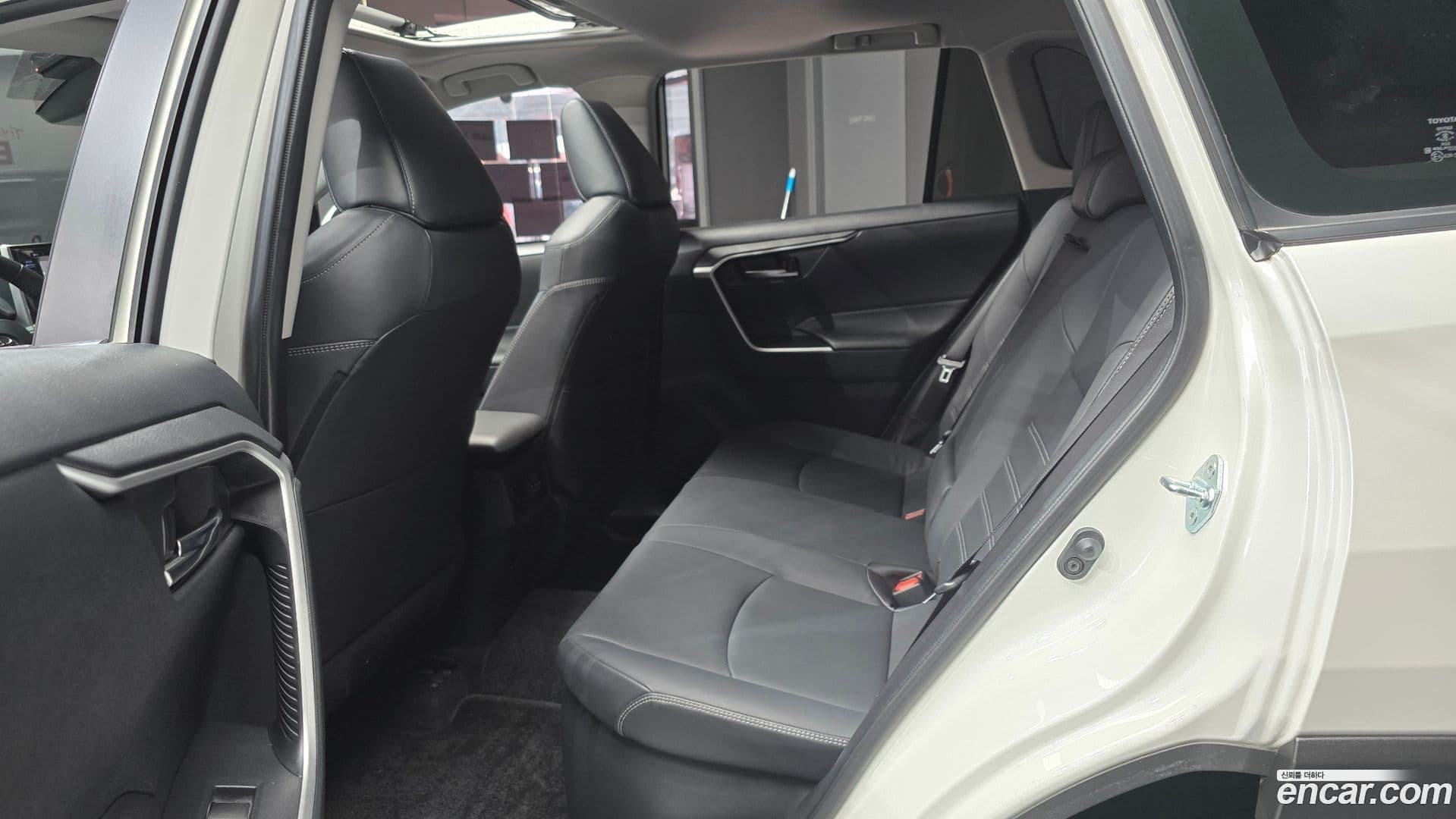 Main__Slider__Photo:RAV4 Toyota 2021.3-12