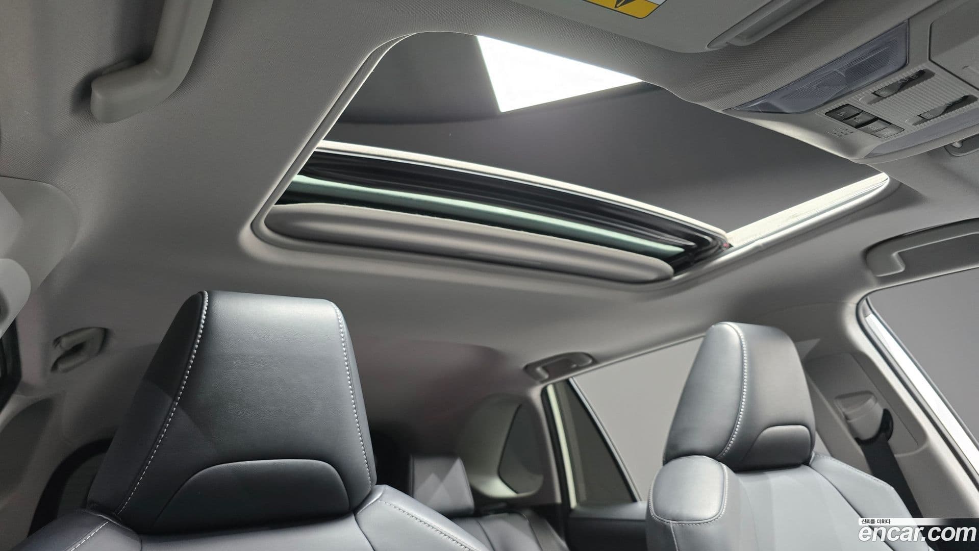 Main__Slider__Photo:RAV4 Toyota 2021.3-18