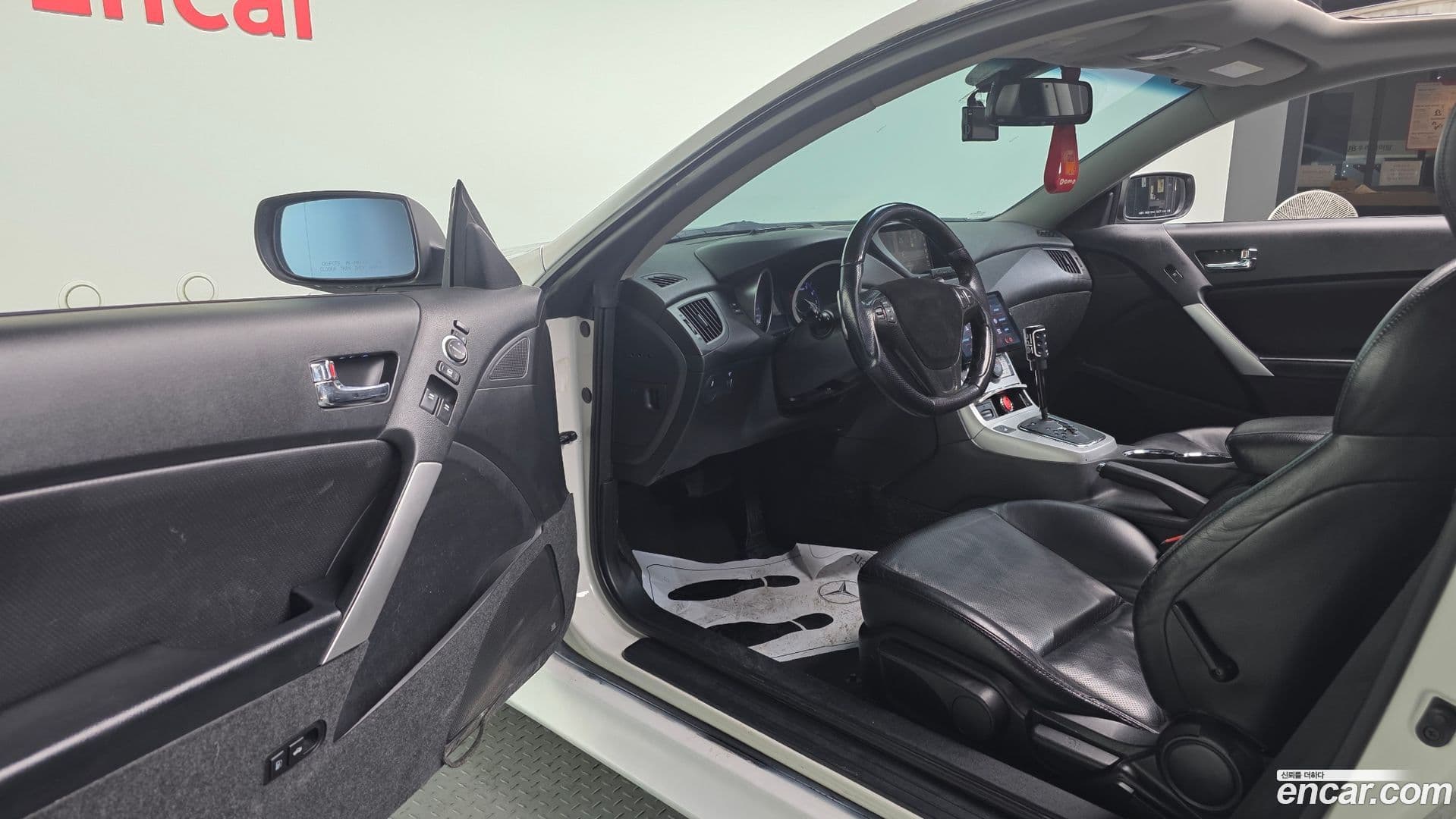 Main__Slider__Photo:Genesis Hyundai 2009.6-9