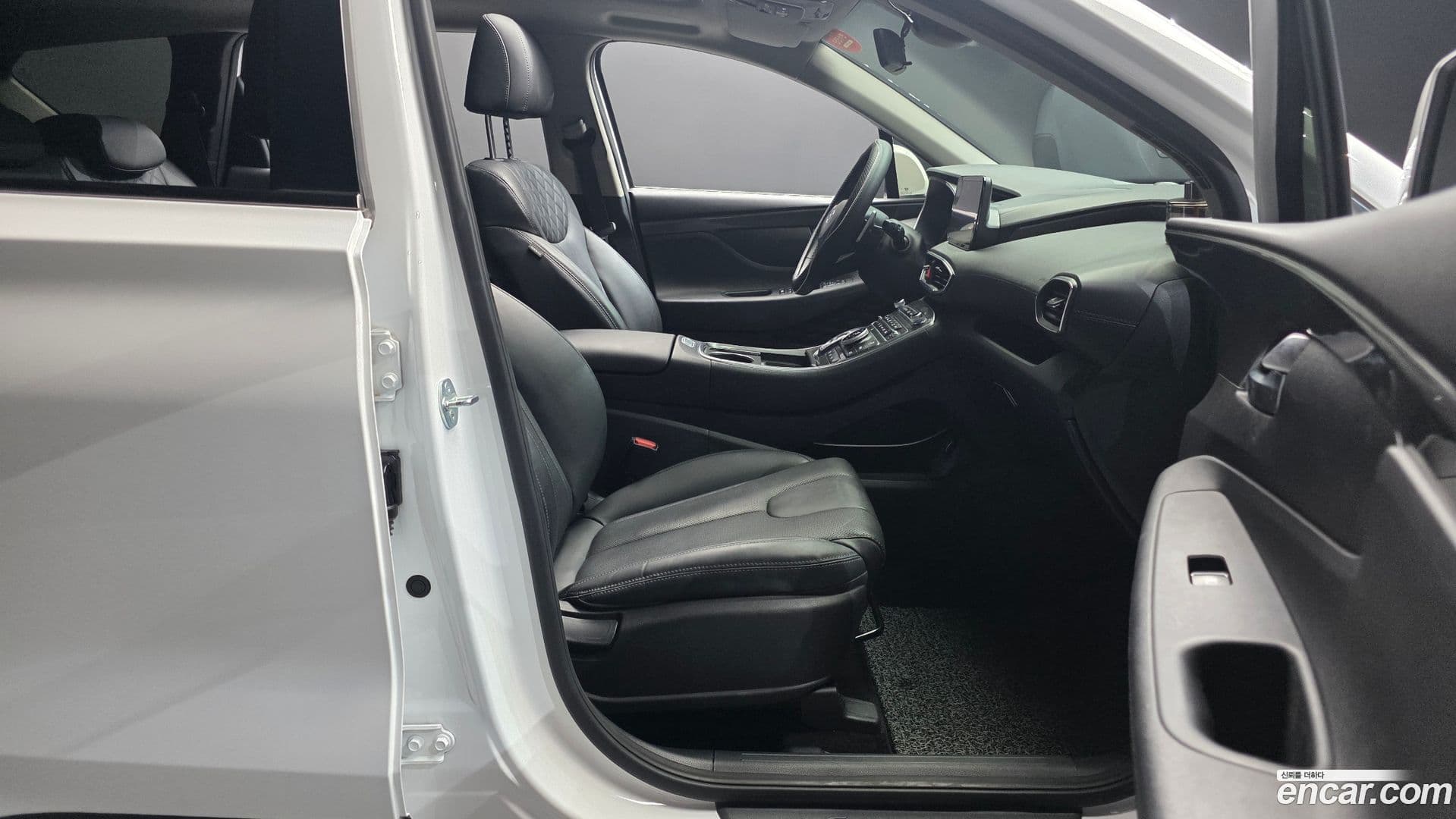 Main__Slider__Photo:Santafe Hyundai 2023.7-9