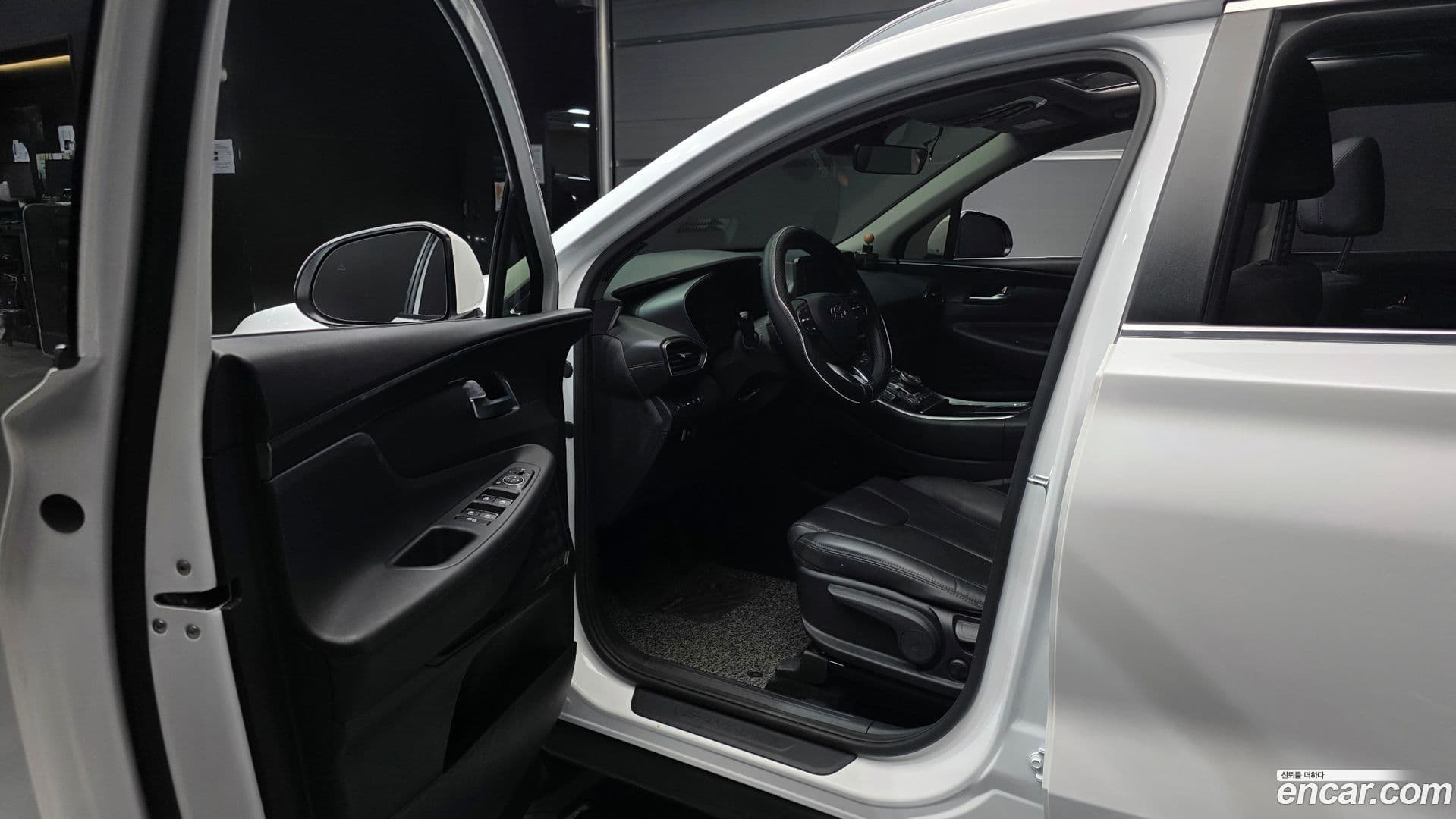 Main__Slider__Photo:Santafe Hyundai 2023.7-10