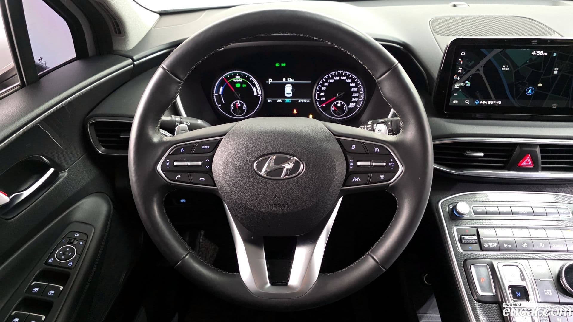 Main__Slider__Photo:Santafe Hyundai 2022.9-12