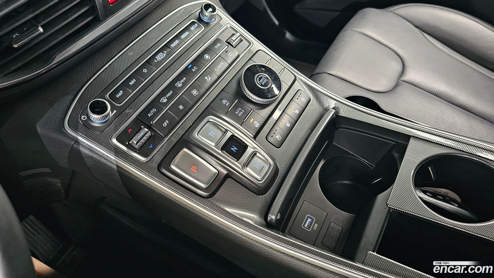 Main__Slider__Photo:Santafe Hyundai 2022.6-8