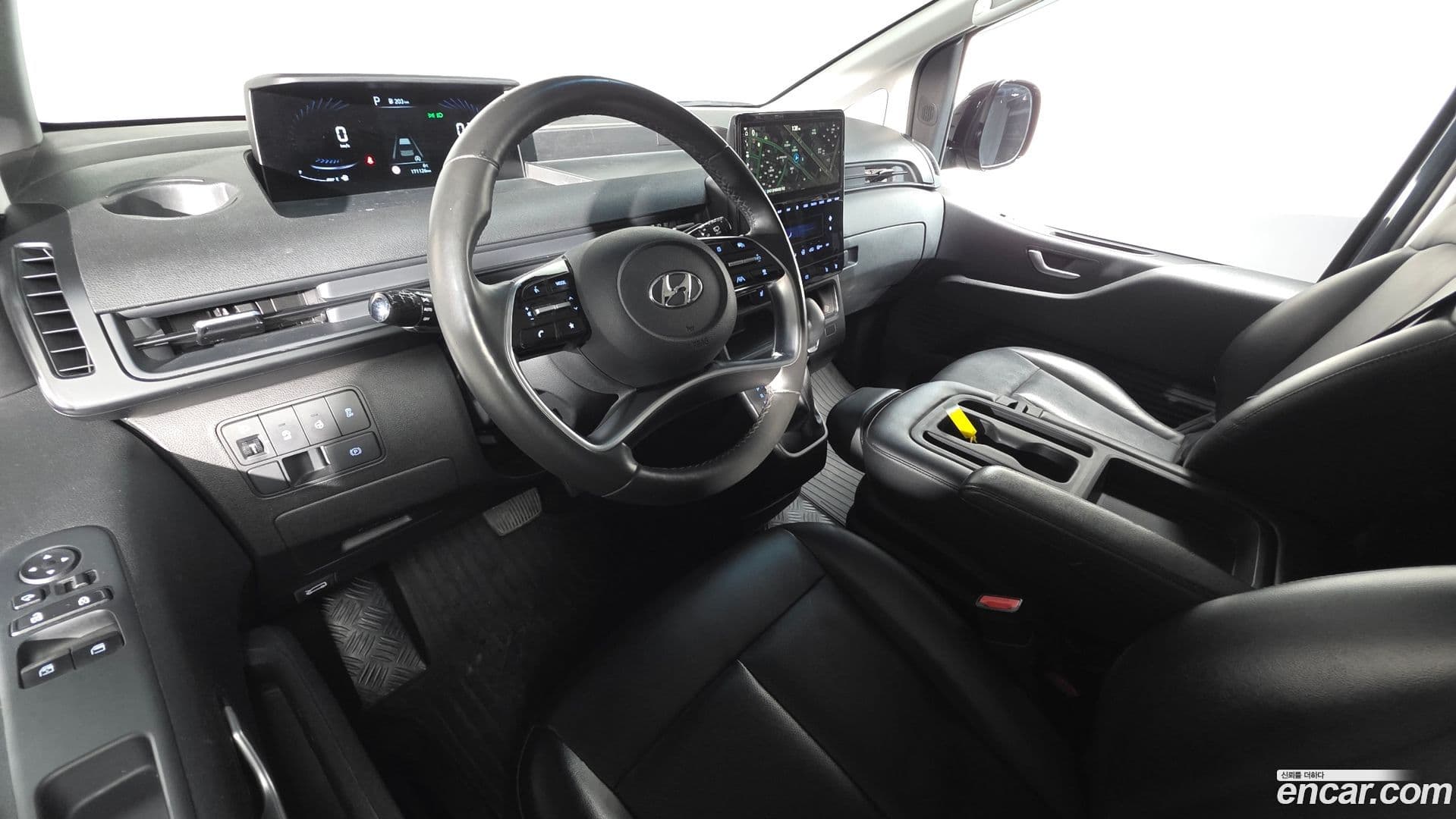 Main__Slider__Photo:Staria Hyundai 2022.1-6