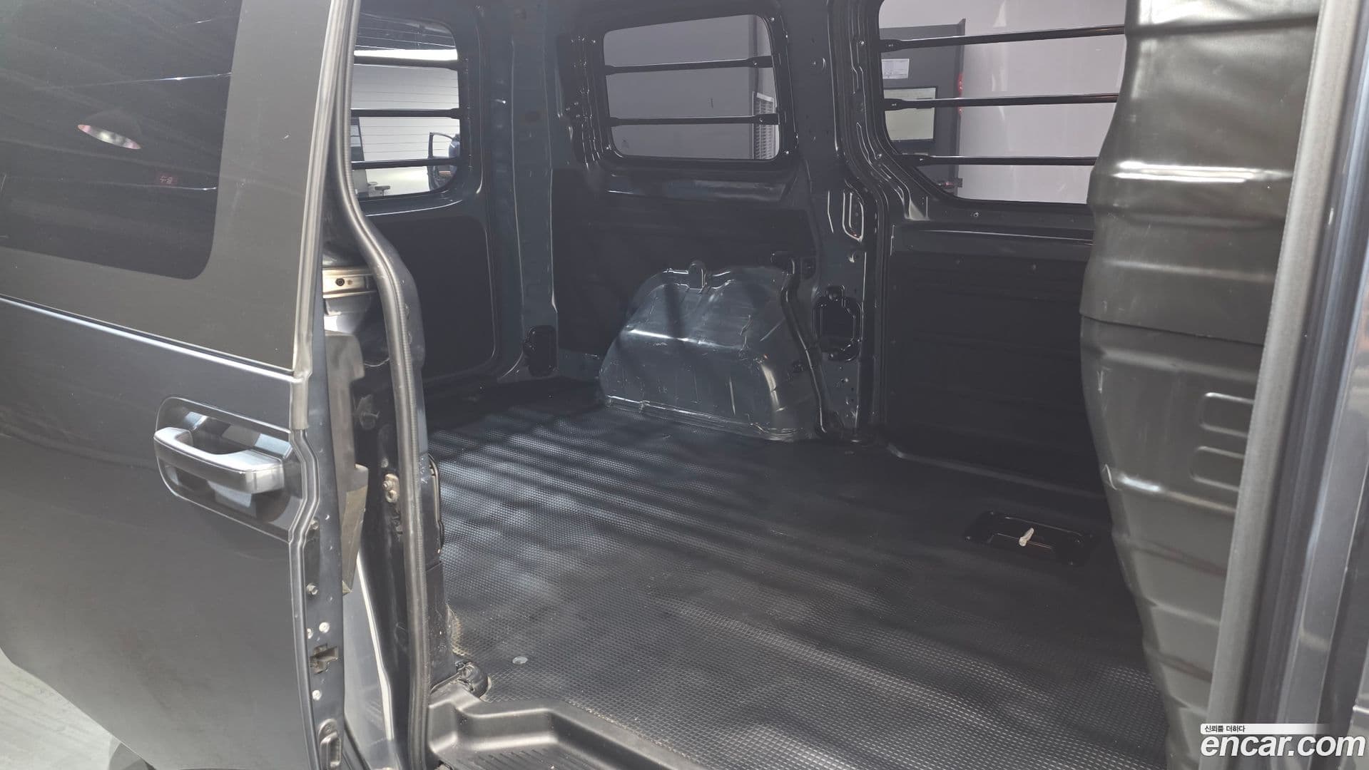 Main__Slider__Photo:Staria Hyundai 2022.1-10