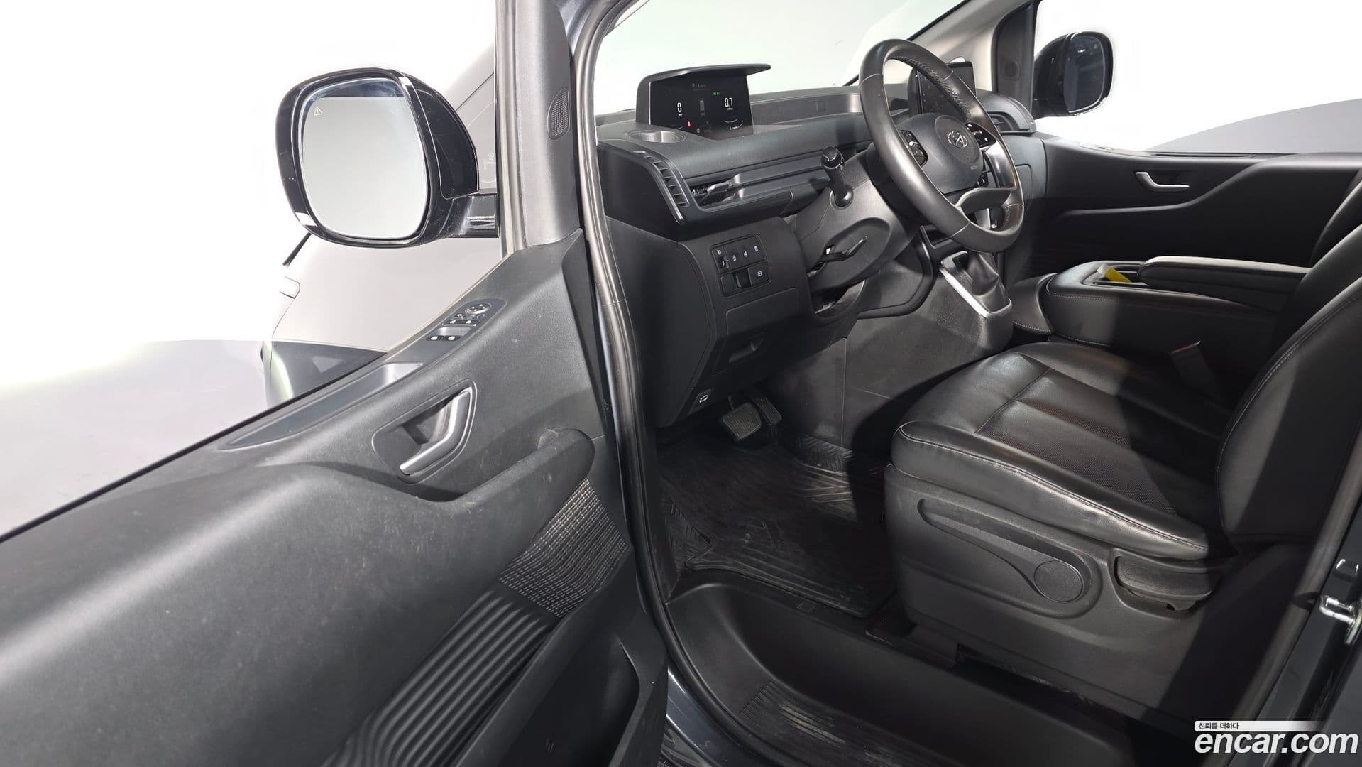 Main__Slider__Photo:Staria Hyundai 2022.1-11