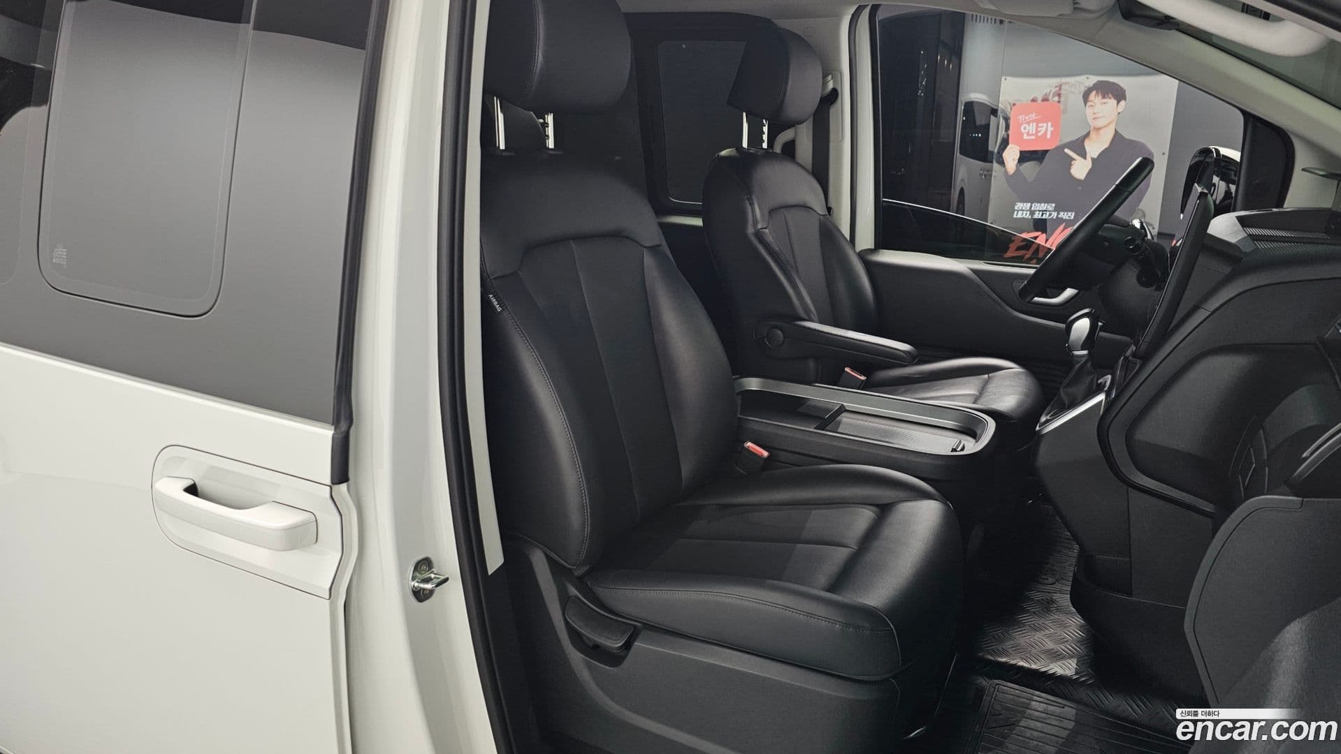 Main__Slider__Photo:Staria Hyundai 2023.0-9