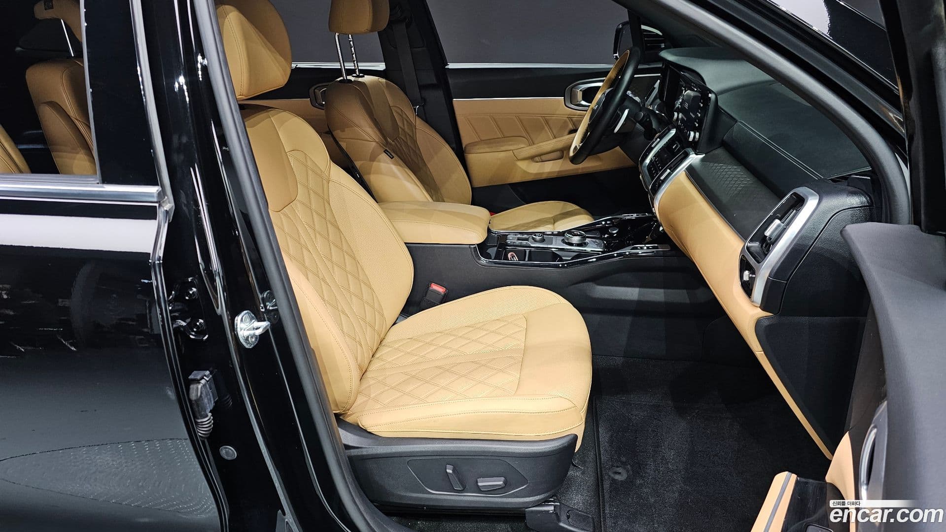 Main__Slider__Photo:Sorento Kia 2022.3-9