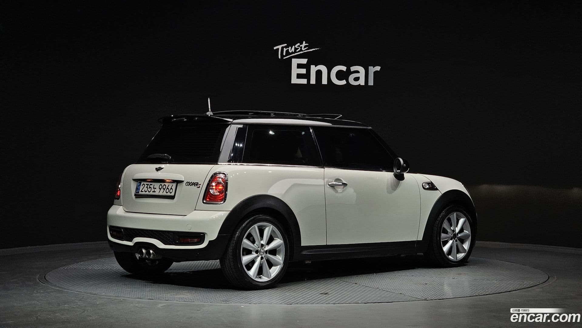 Main__Slider__Photo:Cooper Mini 2011.2-1