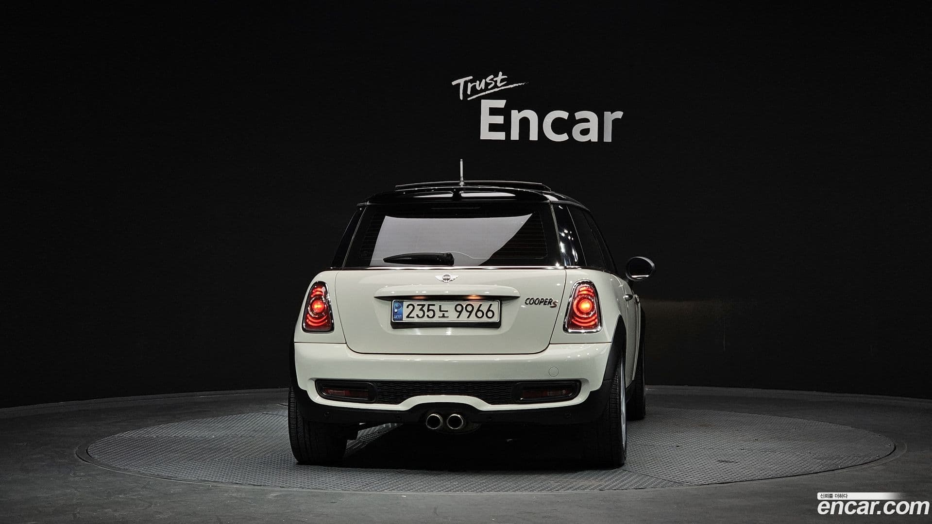 Main__Slider__Photo:Cooper Mini 2011.2-3