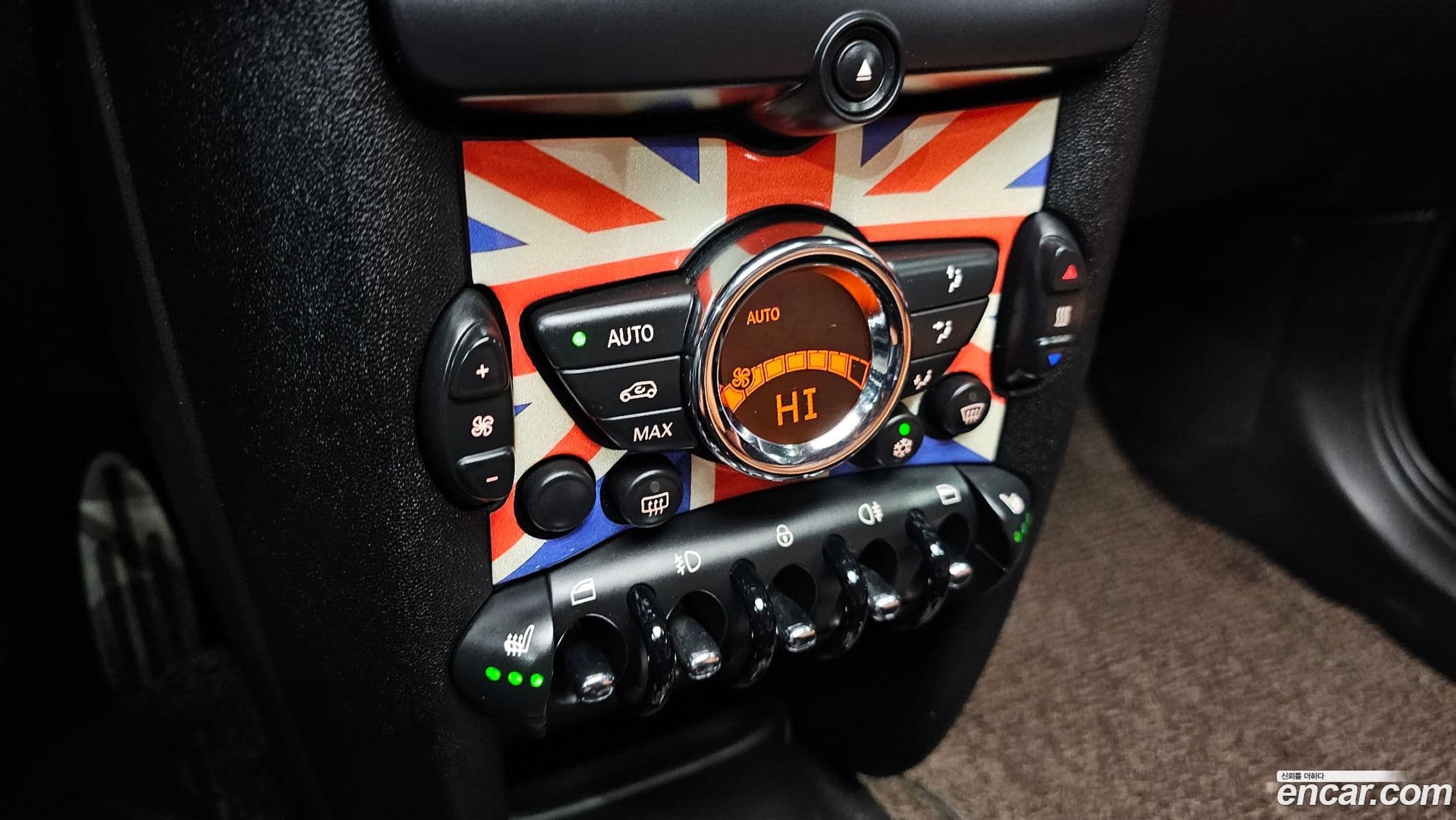 Main__Slider__Photo:Cooper Mini 2011.2-14