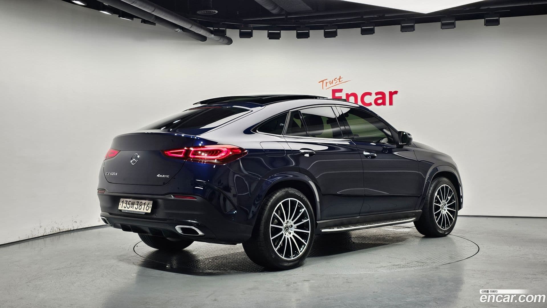 Main__Slider__Photo:GLE-Class Mercedes-Benz 2022.10-1