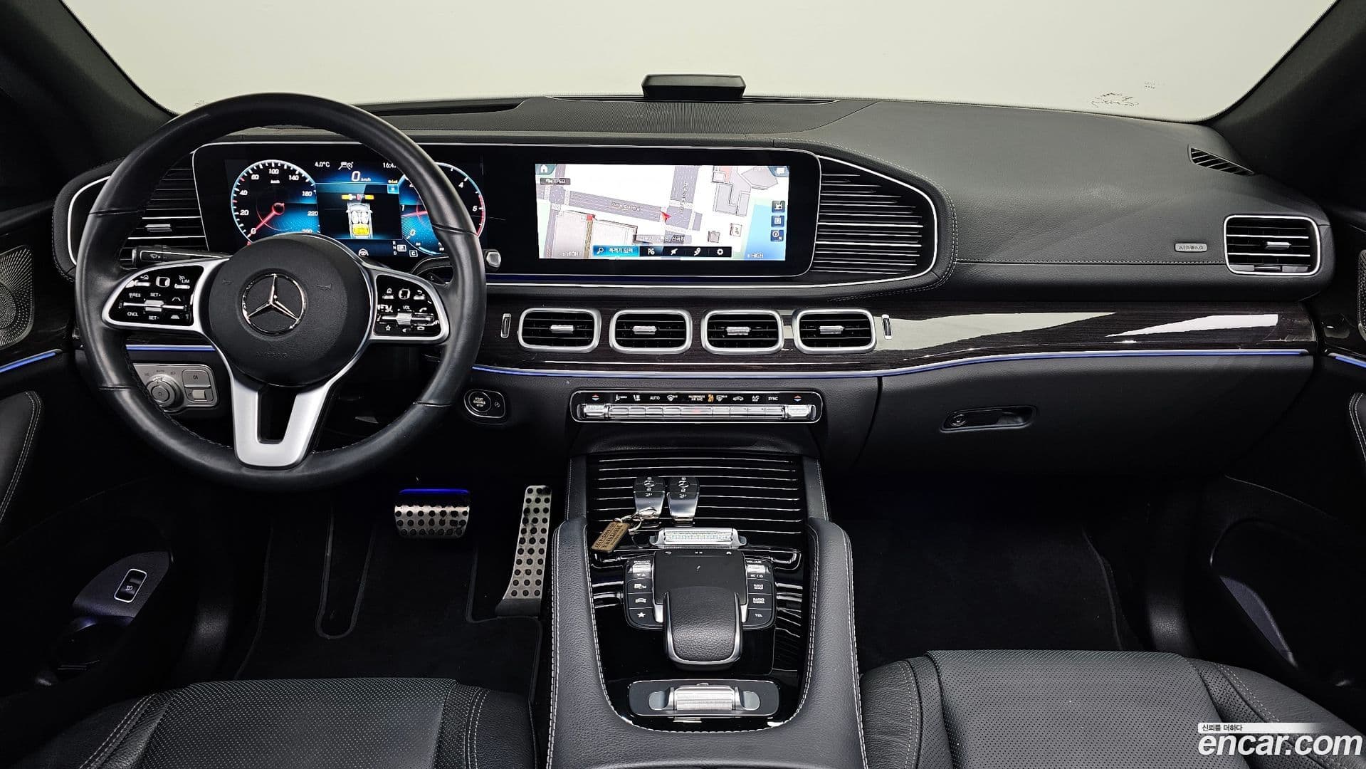 Main__Slider__Photo:GLE-Class Mercedes-Benz 2022.10-6