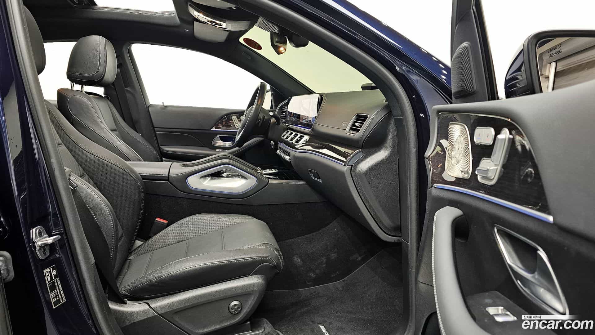 GLE-Class Mercedes-Benz 2022.10-INNER-010