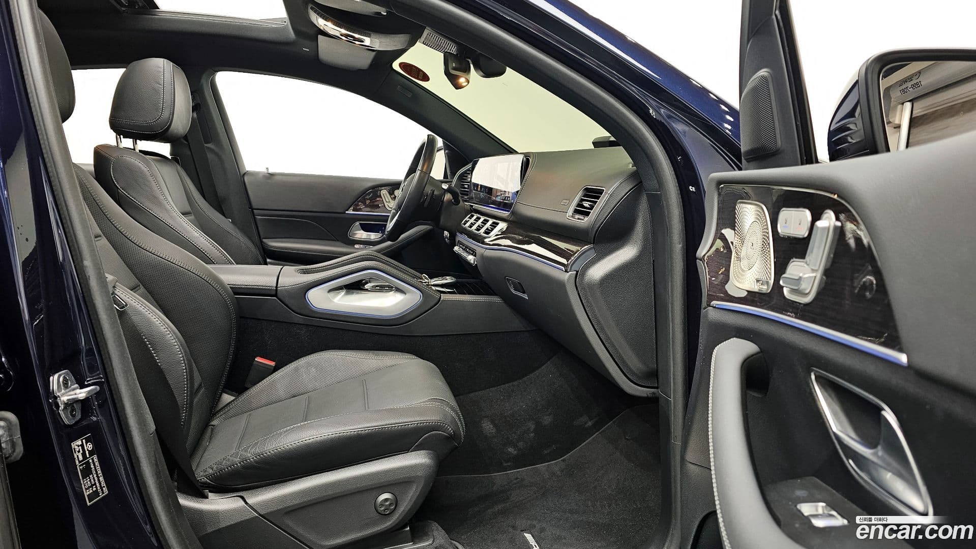 Main__Slider__Photo:GLE-Class Mercedes-Benz 2022.10-9