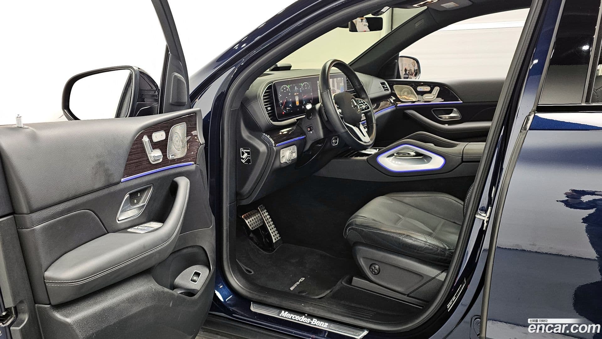 Main__Slider__Photo:GLE-Class Mercedes-Benz 2022.10-11