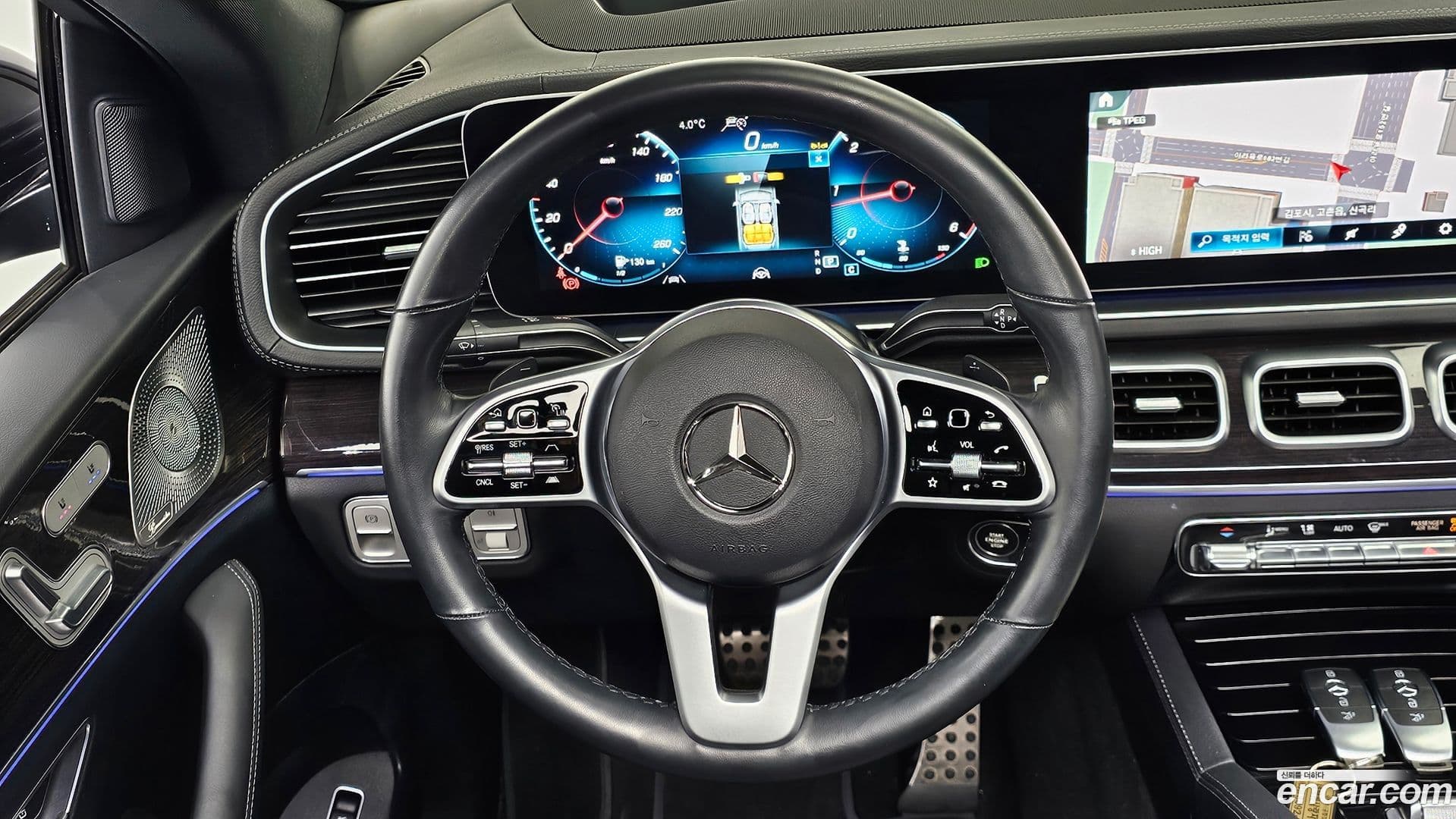 Main__Slider__Photo:GLE-Class Mercedes-Benz 2022.10-12