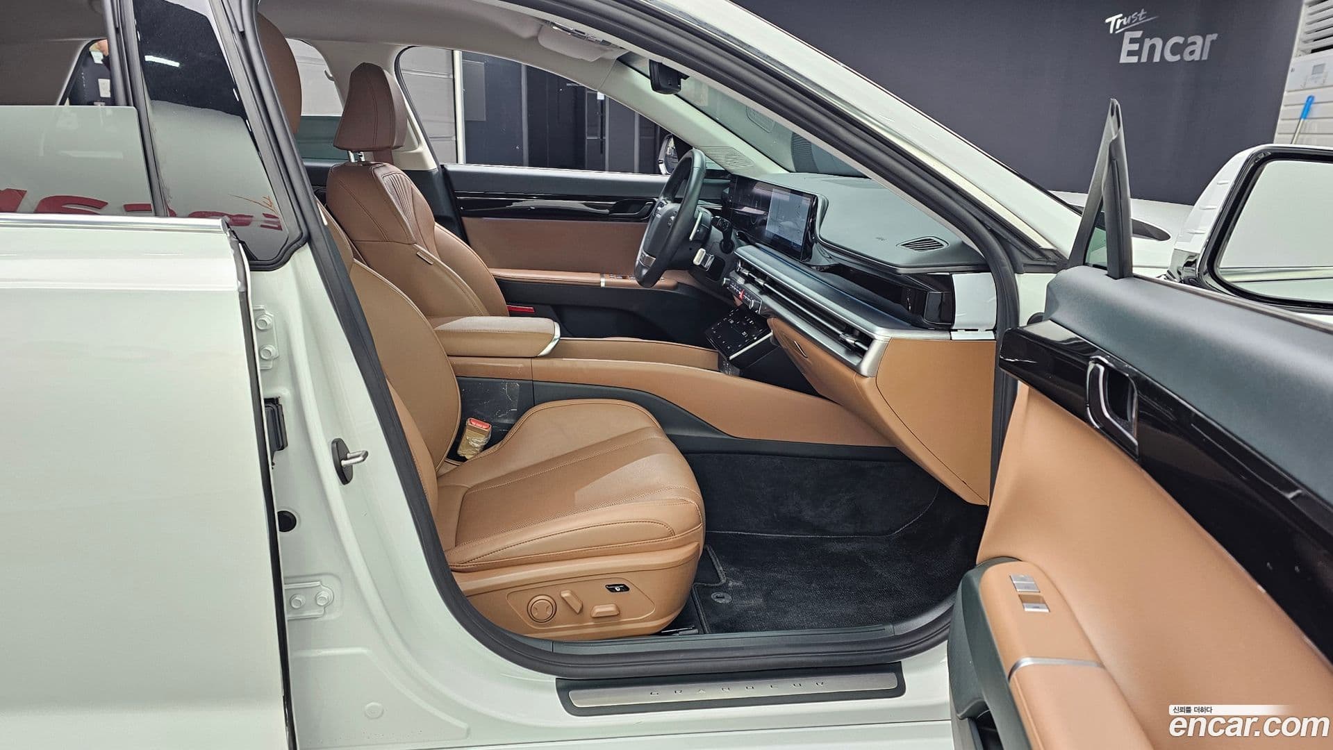 Main__Slider__Photo:Grandeur Hyundai 2023.10-10