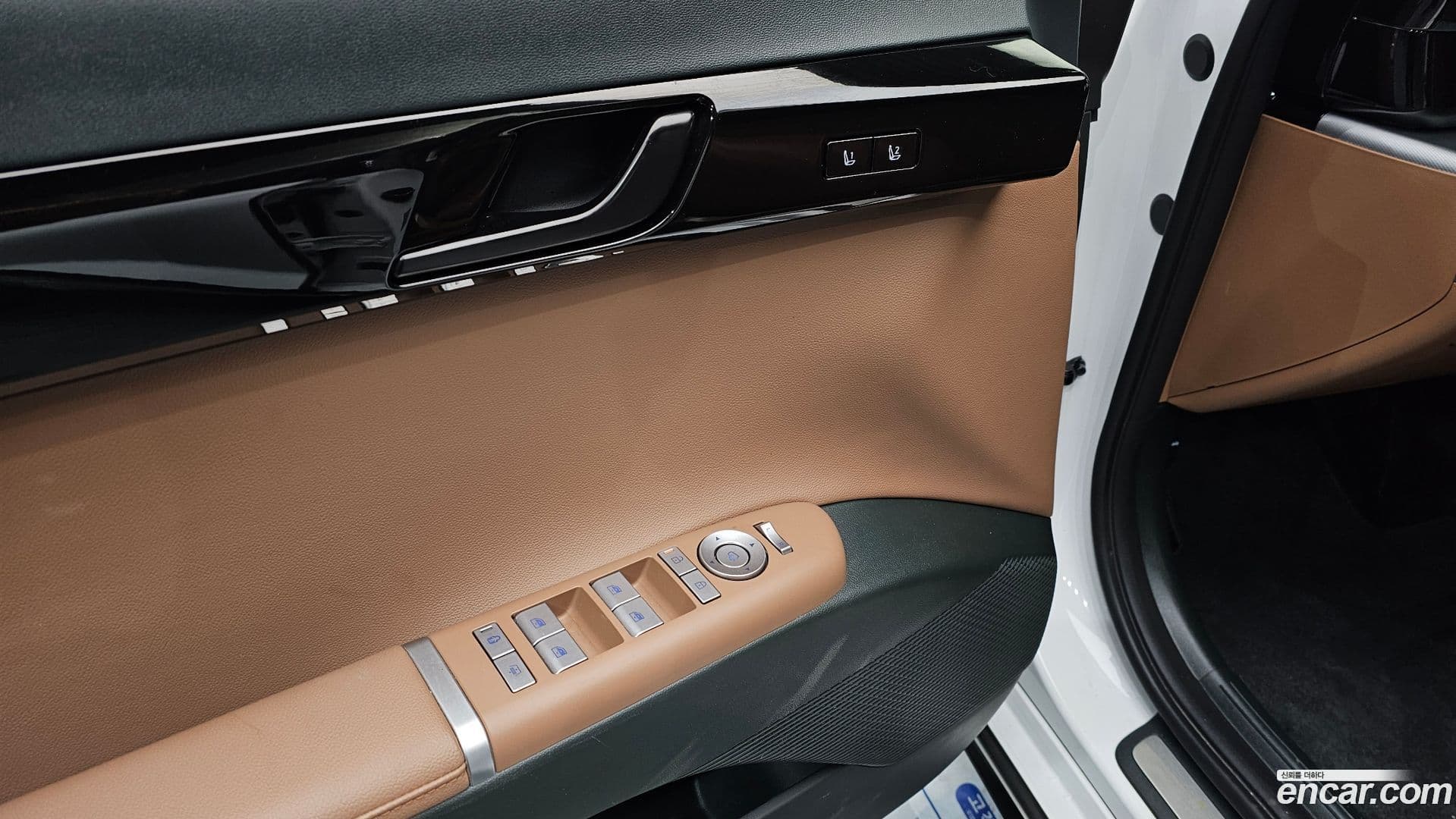 Main__Slider__Photo:Grandeur Hyundai 2023.10-15