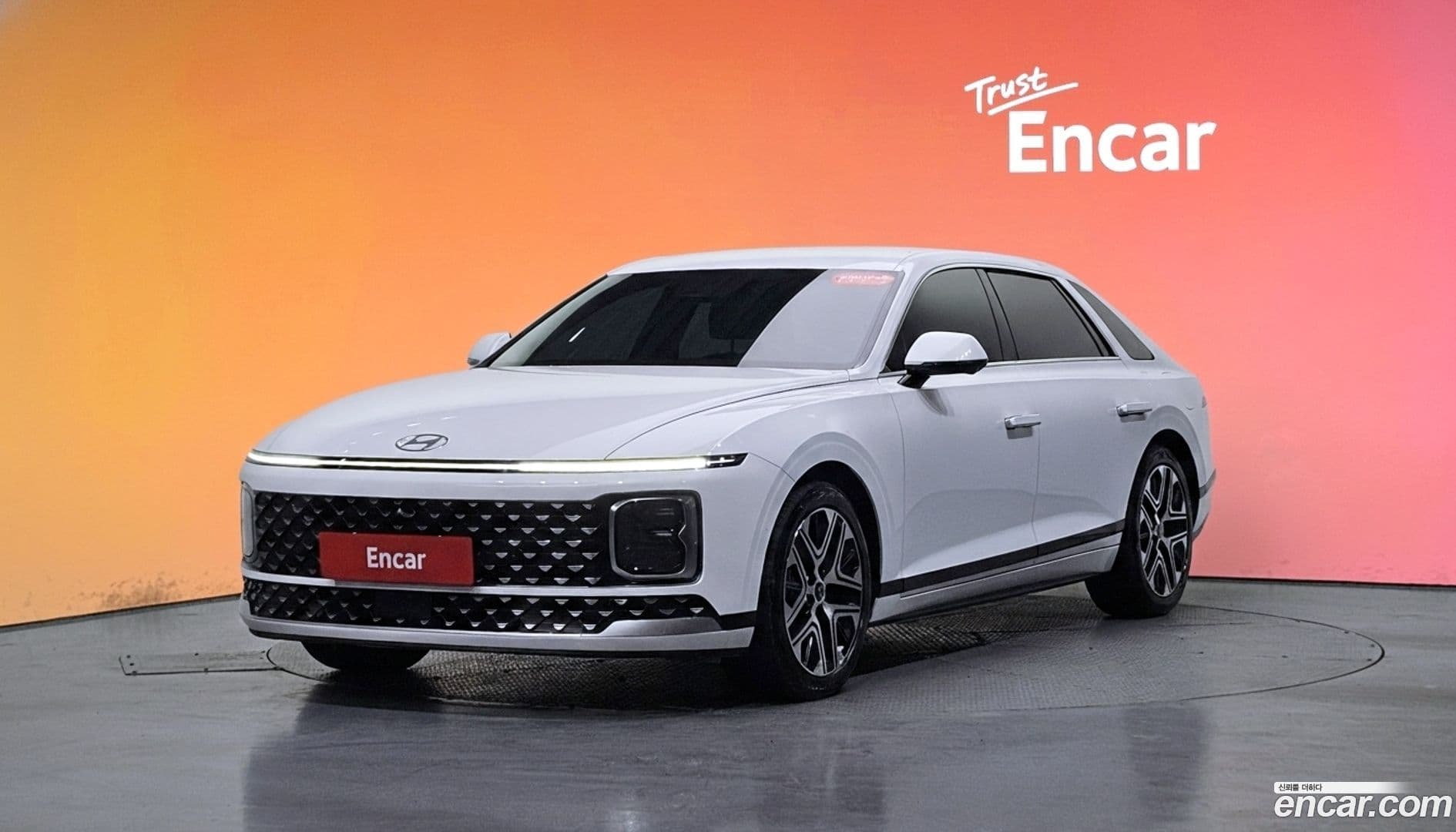 Main__Slider__Photo:Grandeur Hyundai 2023.10-0