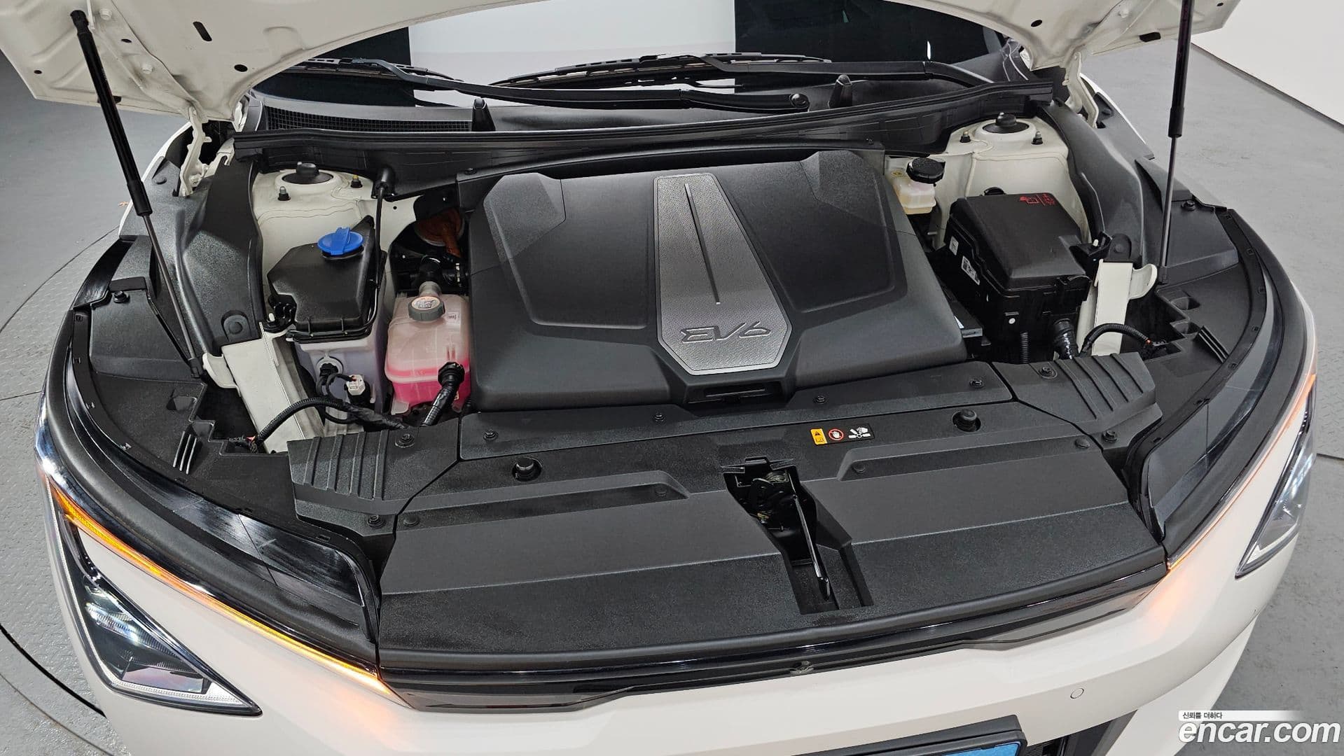 Main__Slider__Photo:EV6 Kia 2025.3-5