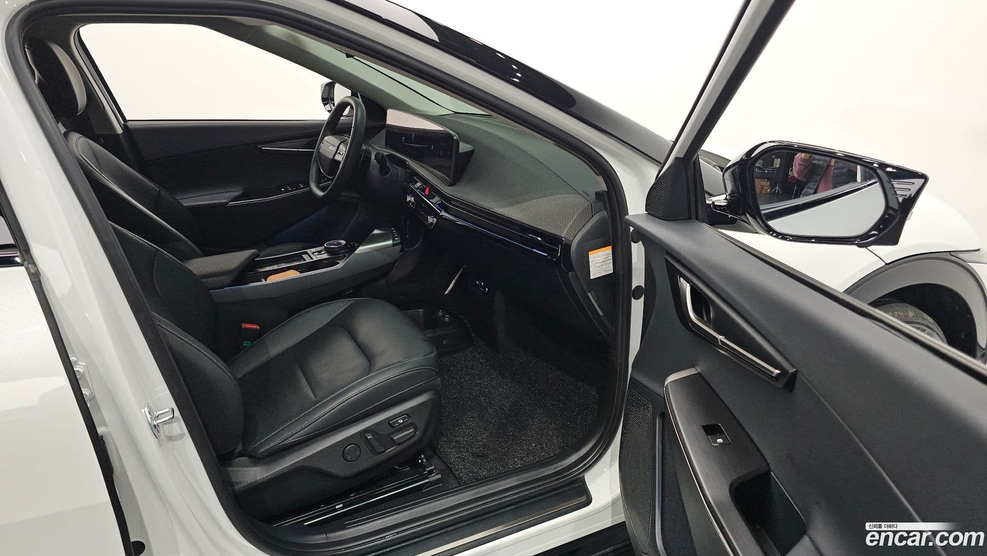 Main__Slider__Photo:EV6 Kia 2025.3-9