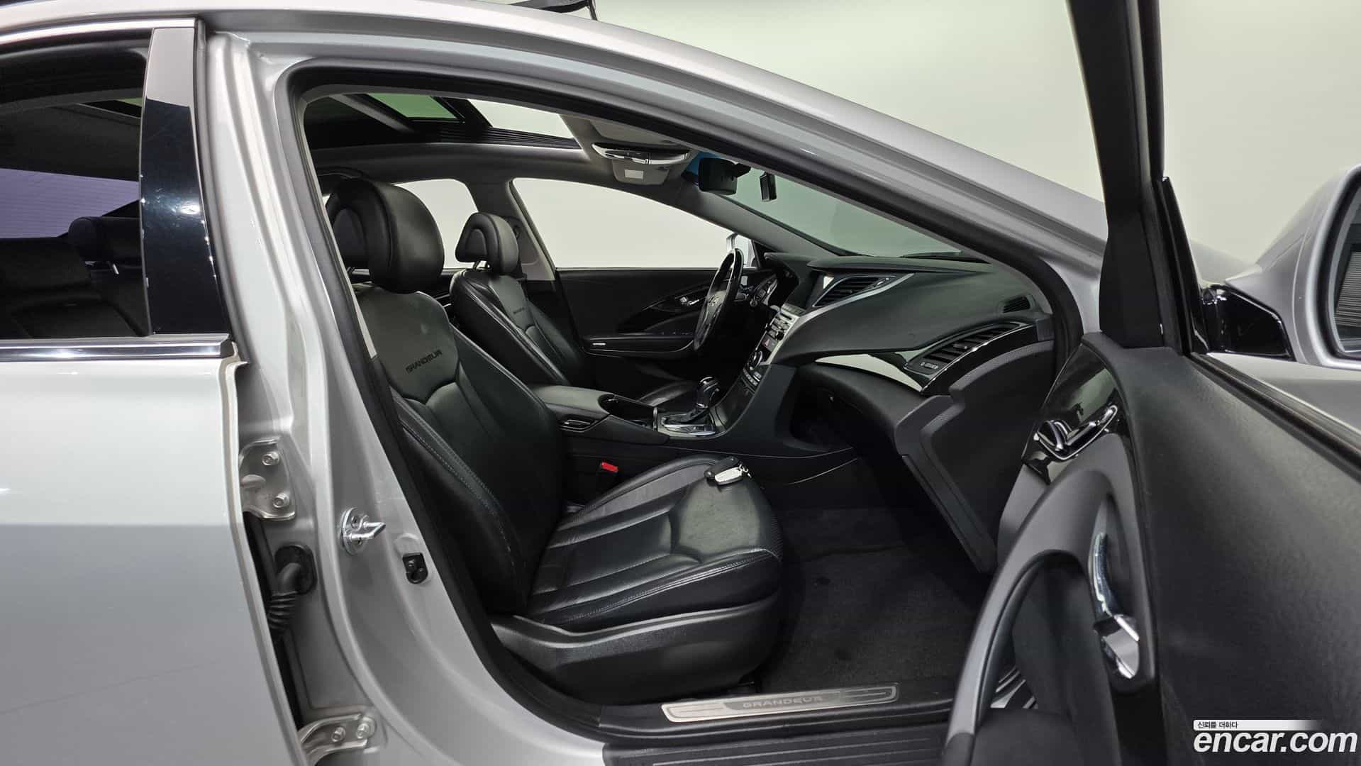 Grandeur Hyundai 2015.11-INNER-010