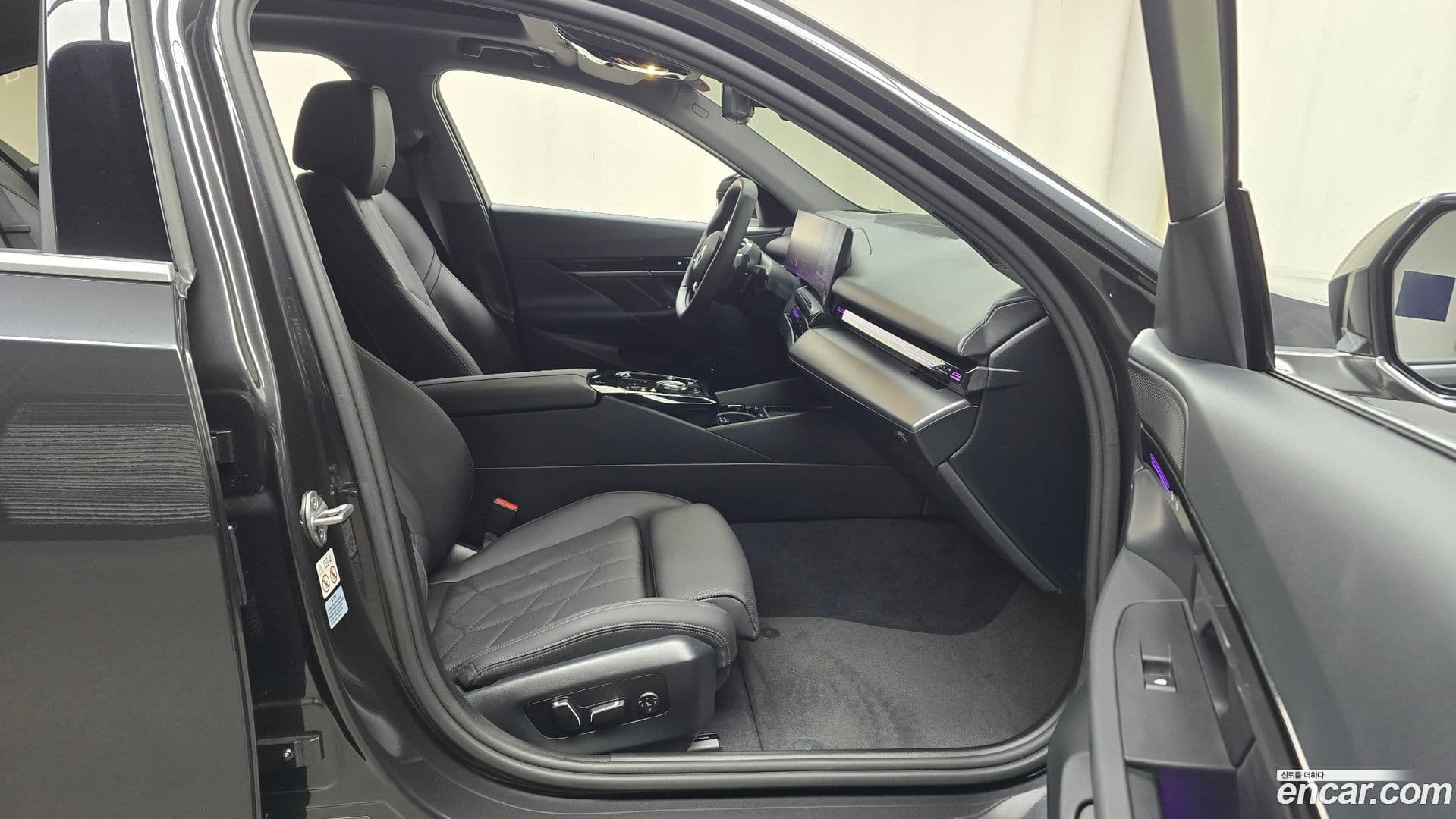 Main__Slider__Photo:5-Series BMW 2023.10-10