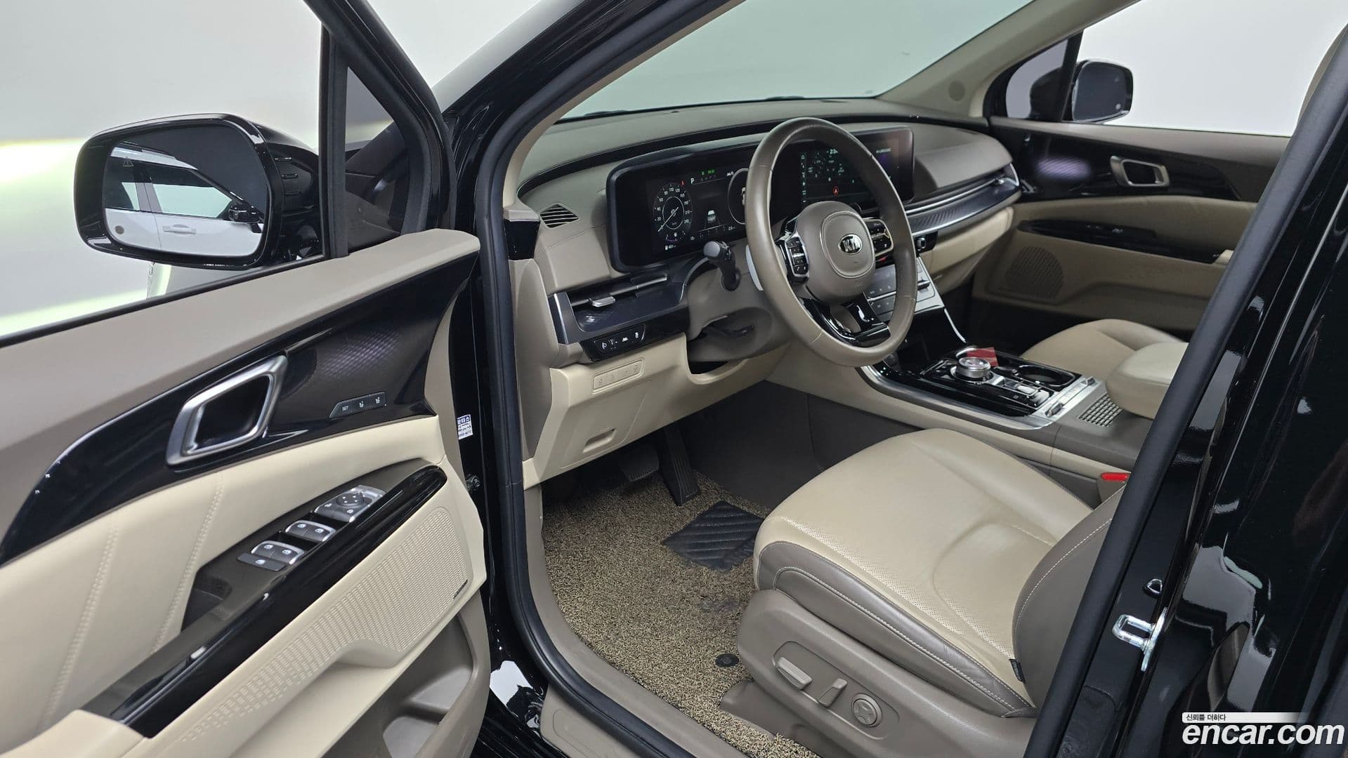 Main__Slider__Photo:Canival Kia 2021.0-10